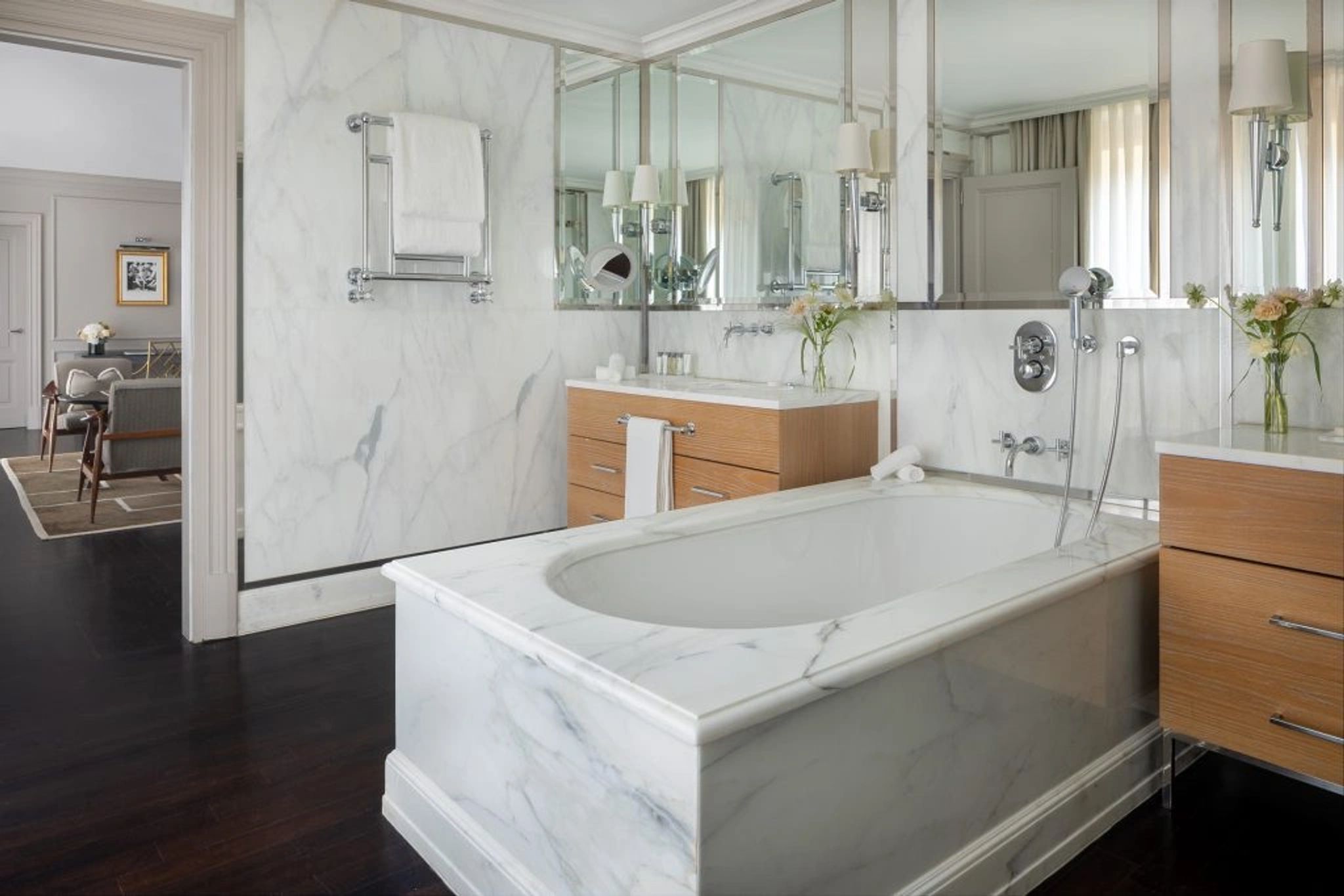Timeless Suite suite premium banheiro - banheiro grande luxo - banheiro de marmore