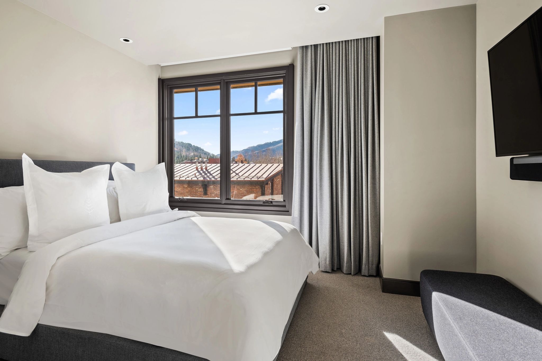 Woods Five Bedroom Residence cama king - quarto com tv - quarto de hotel