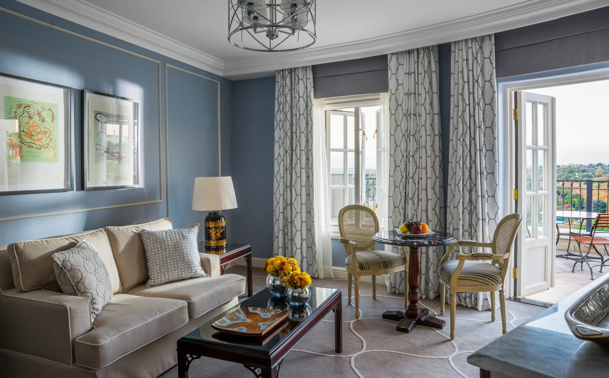 One Bedroom Suite sala de estar – suite grande – decoracao moderna