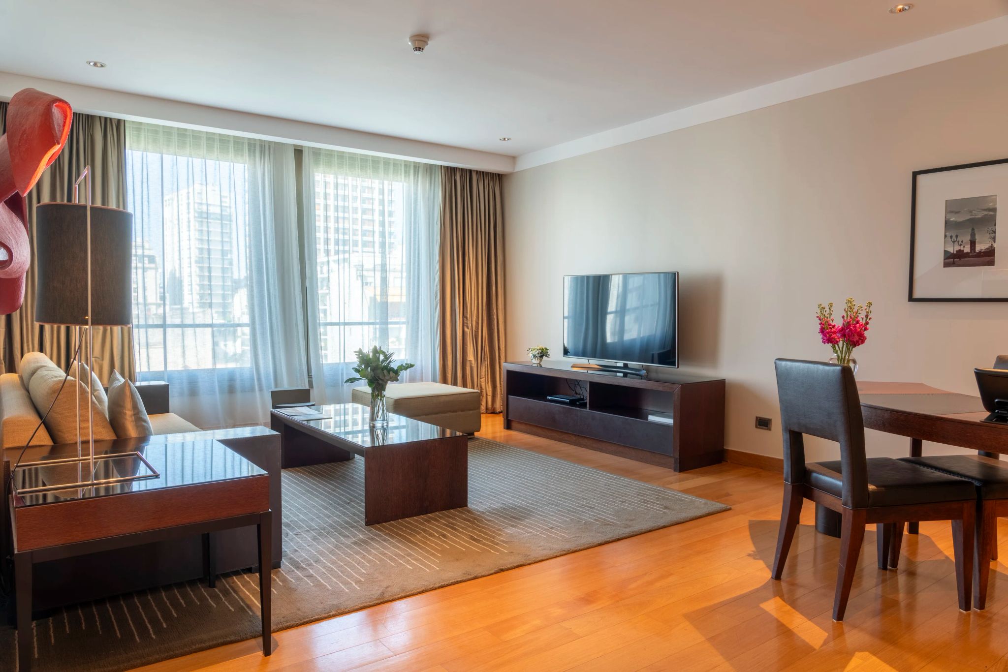 suite com sala de estar - sala de estar moderna