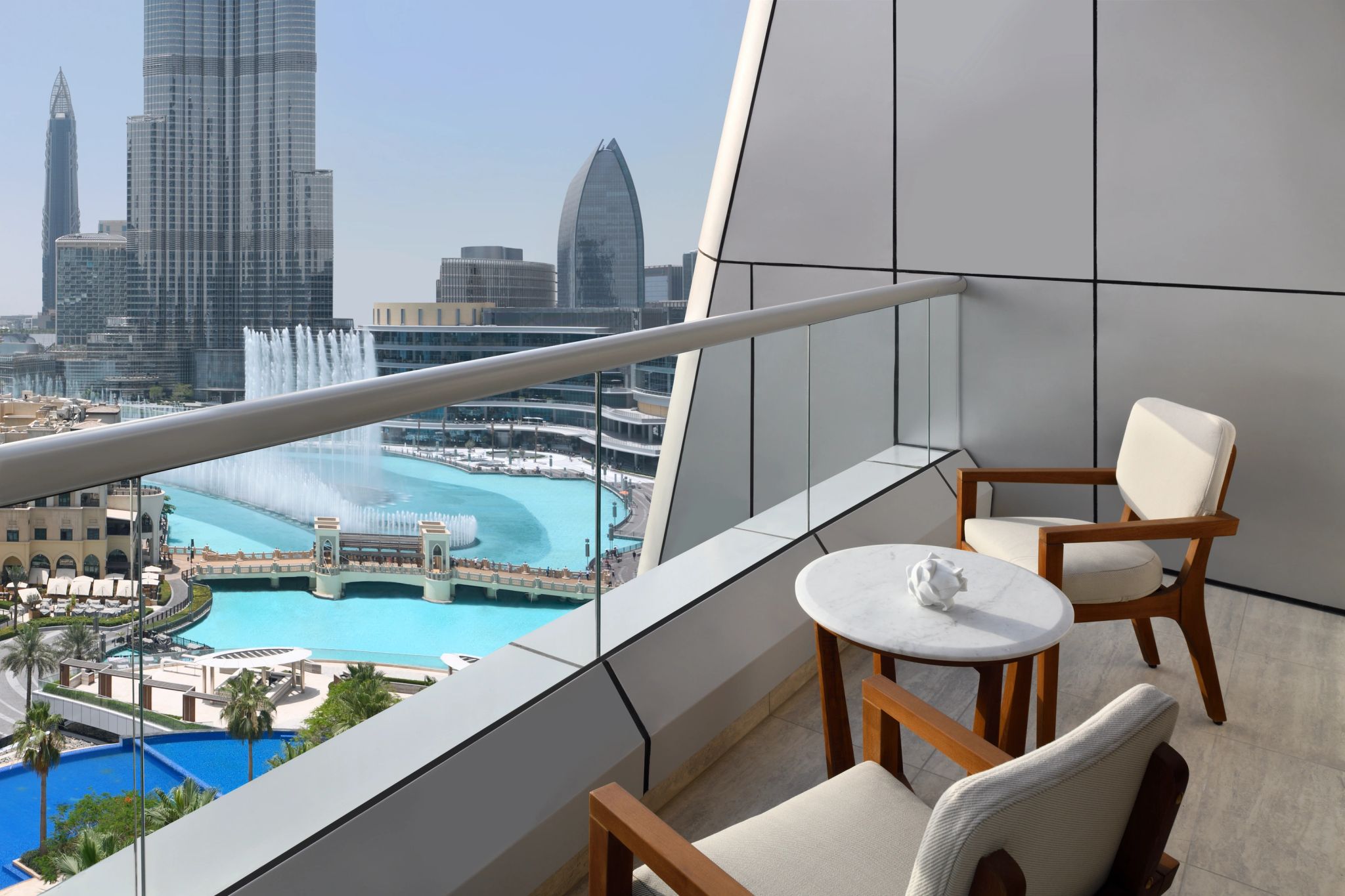 quarto com varanda - vista para dubai - quarto grande
