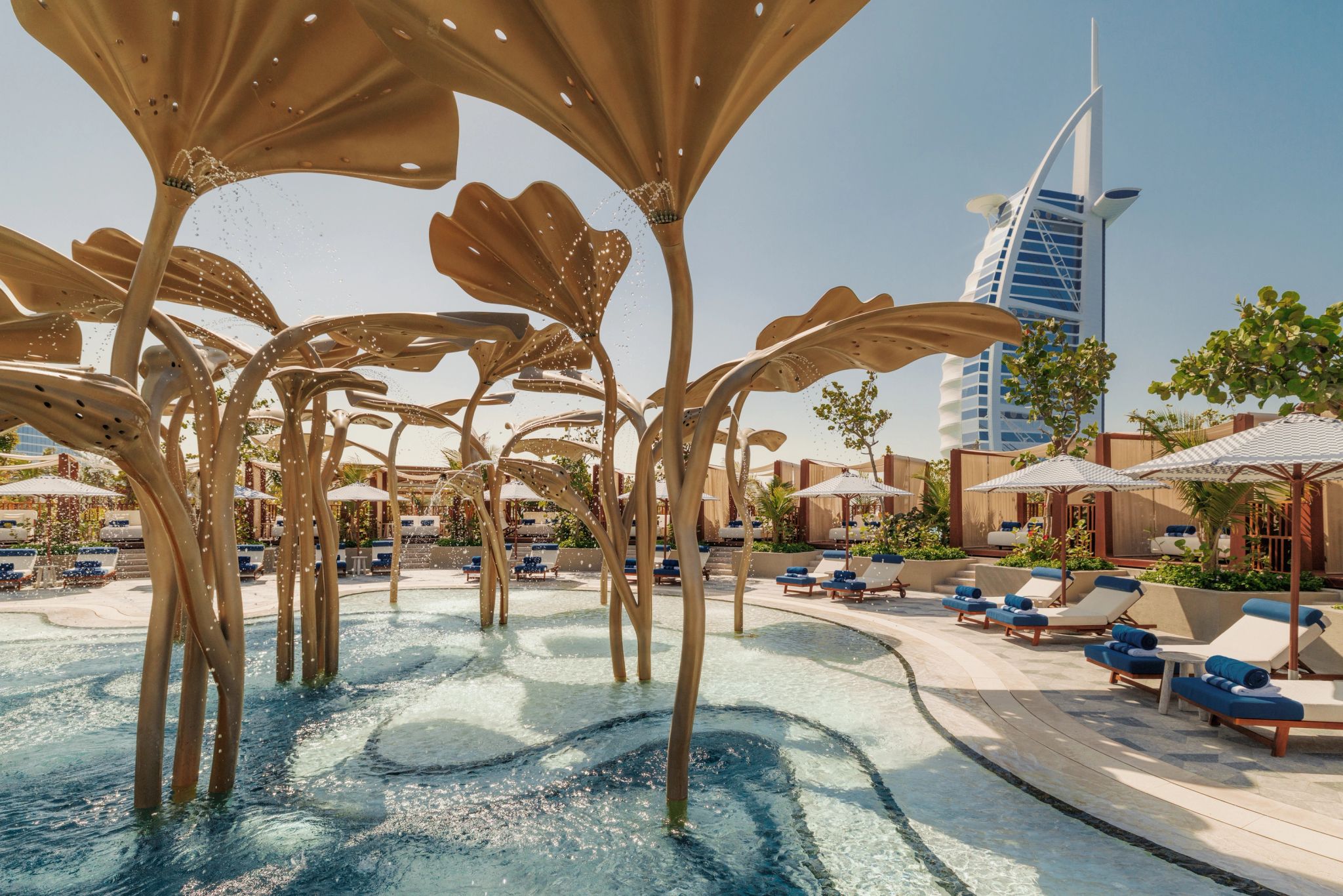 area infantil piscina dubai - resort jumeirah hotel - hospedagem familia