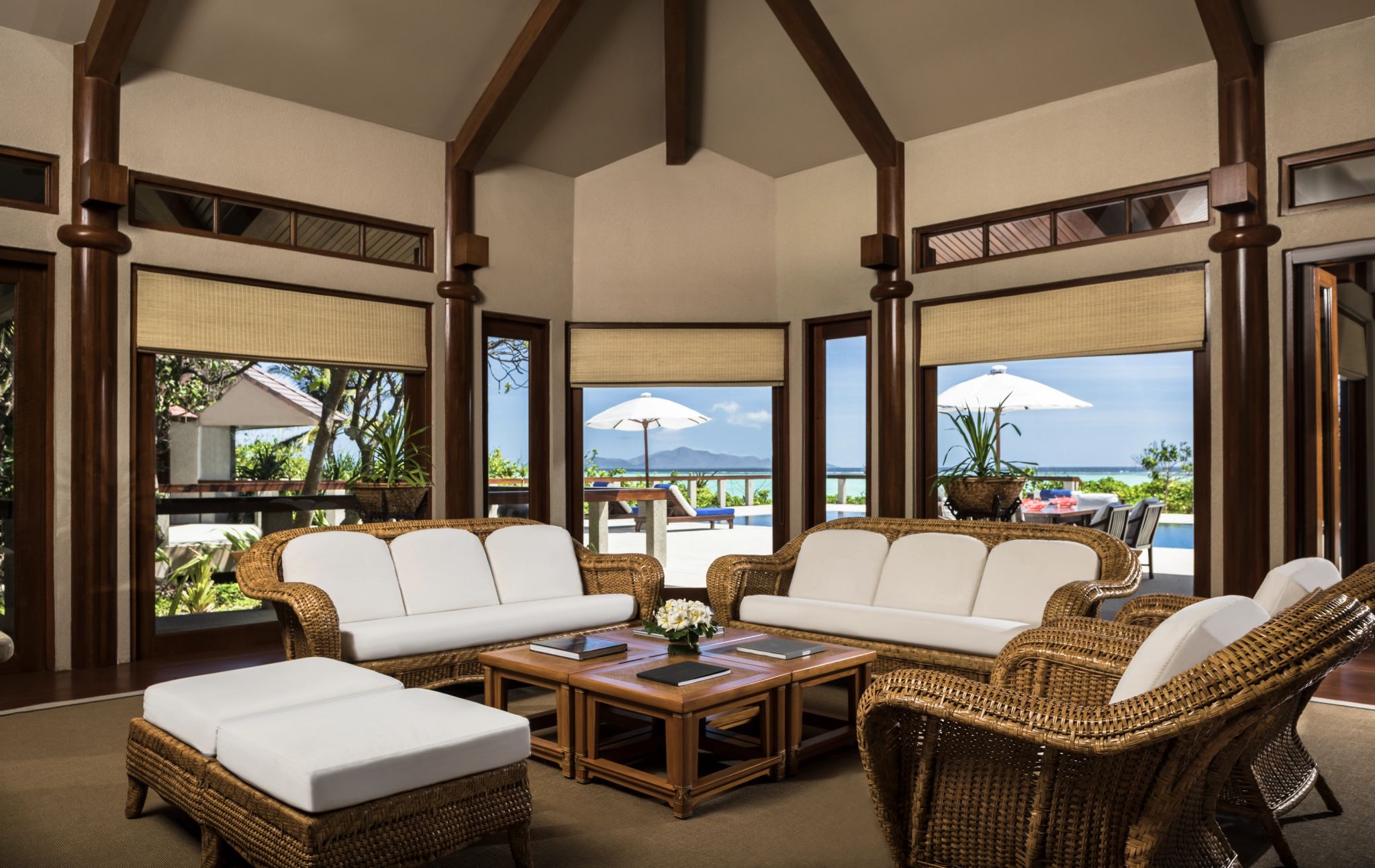 Four Bedroom Lagoon Villa sala de estar - sala de luxo - sala moderna - vila para familia