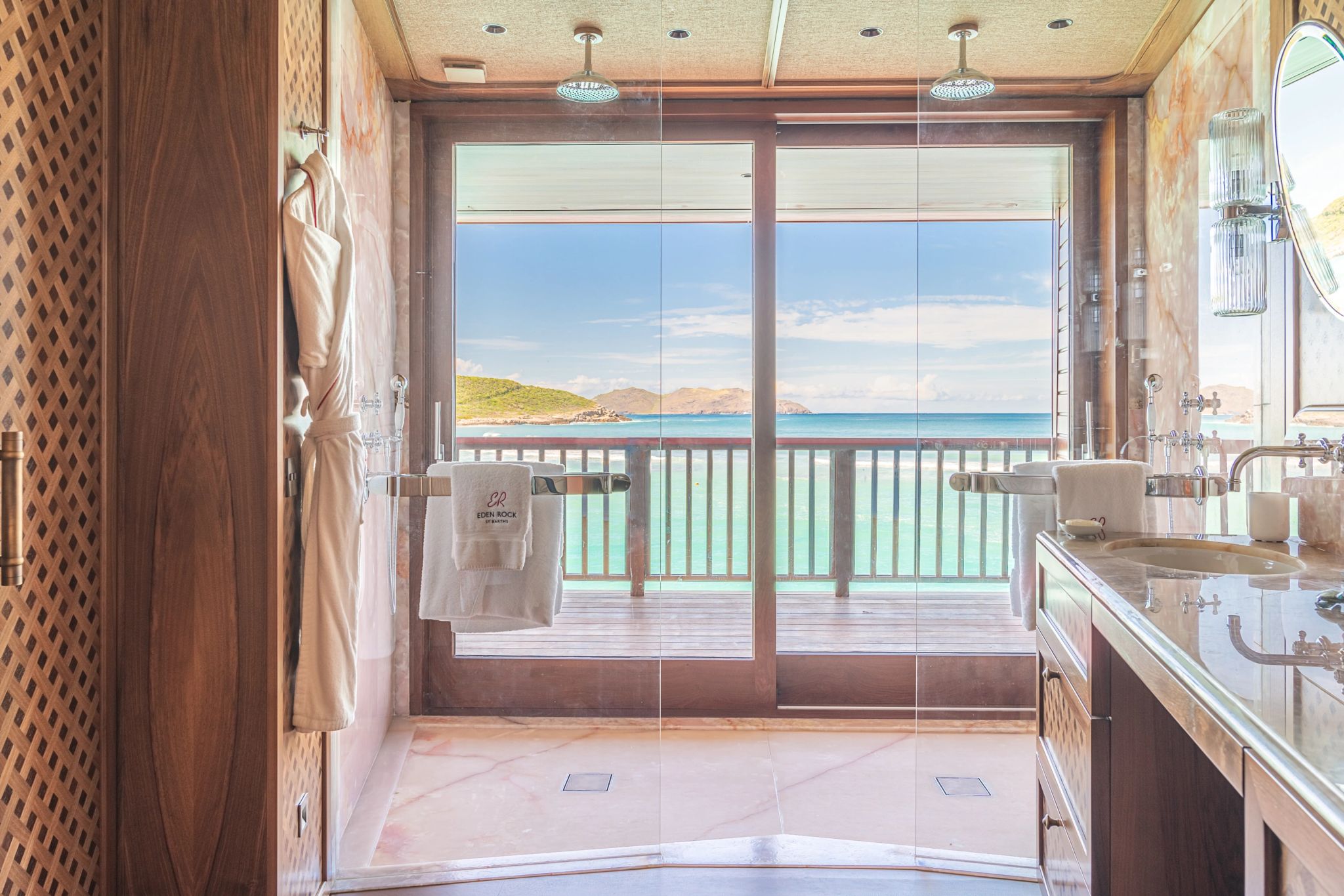 Signature Suite Pippa - Jeanne Le Menn banheiro de luxo - vista mar - banho premium