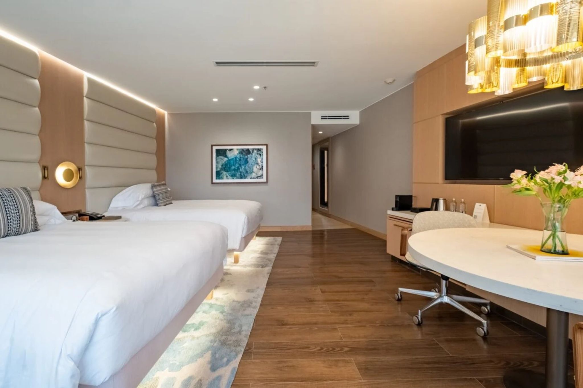 camas queen - mesa de trabalho - quarto vista montanha - quarto cama queen