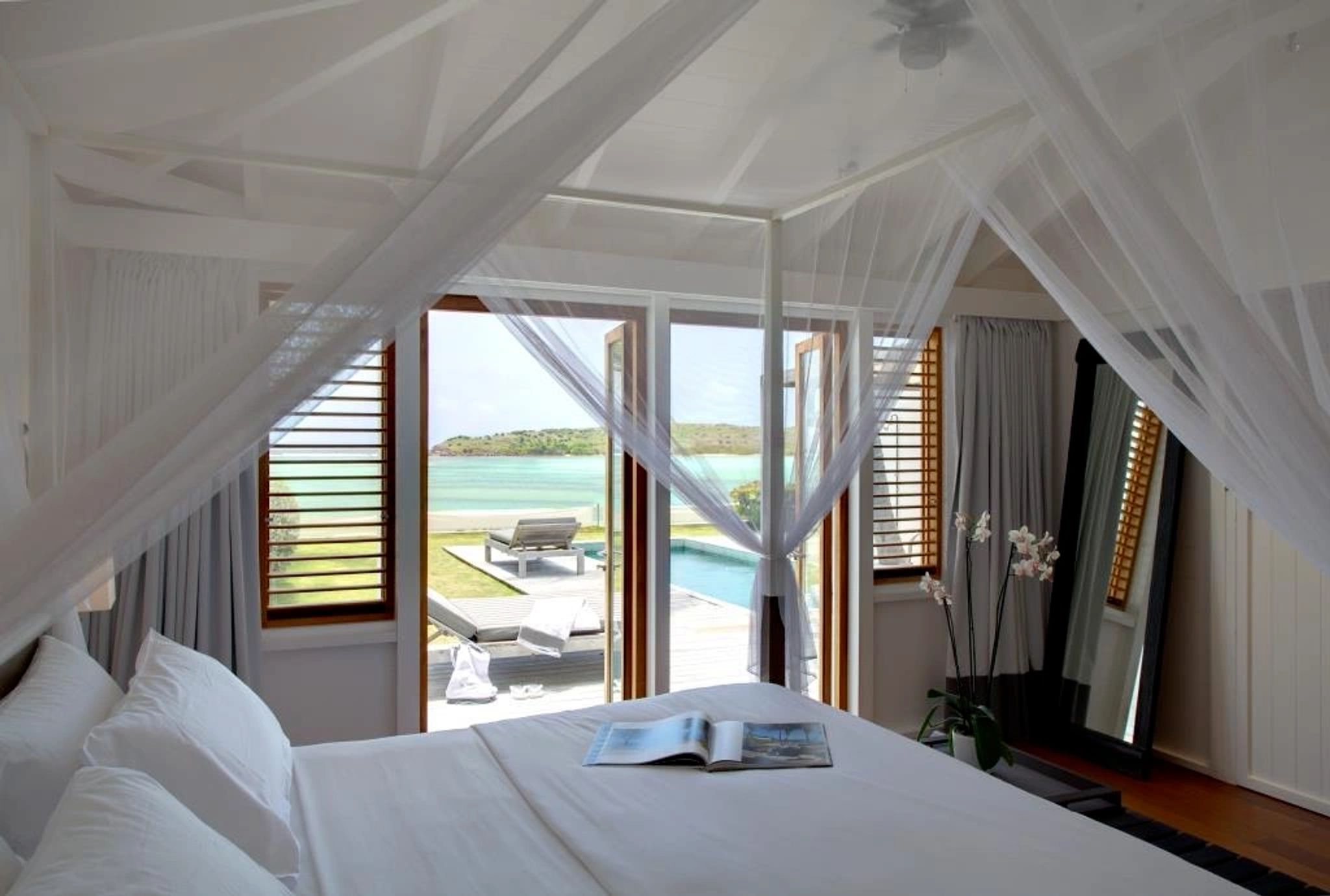 Suite du Pecheur villa frente mar - cama de dossel - terraço privativo - piscina privativa - piscina externa