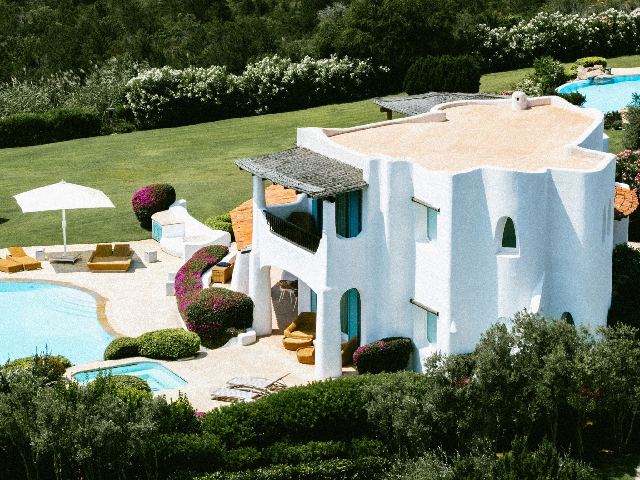 piscina externa – piscina de luxo – piscina hotel