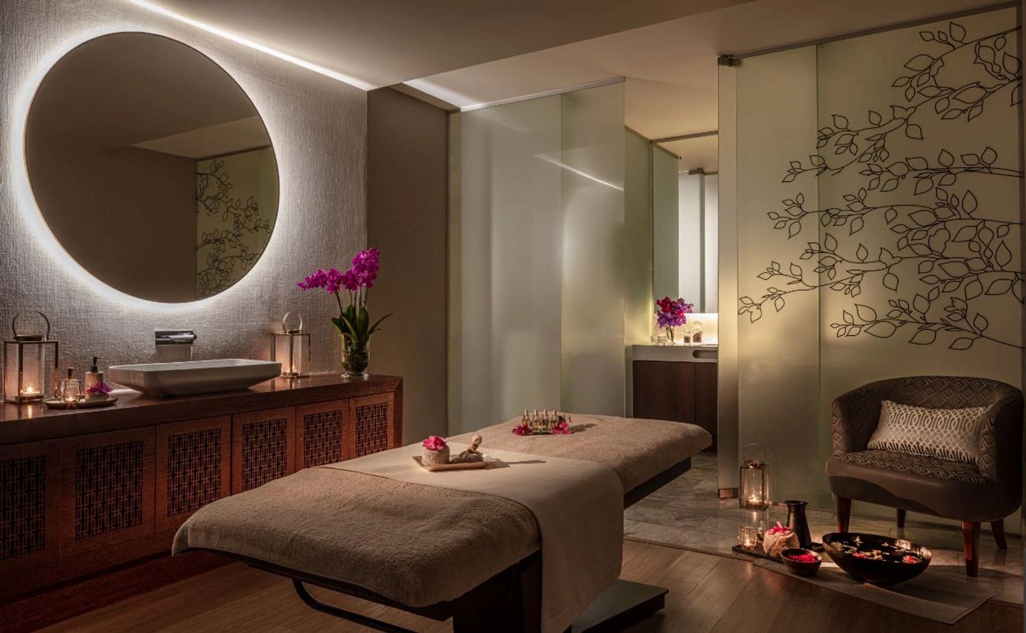Anantara Spa sala de spa exclusiva com luz suave e atmosfera relaxante no hotel de luxo anantara em lisboa