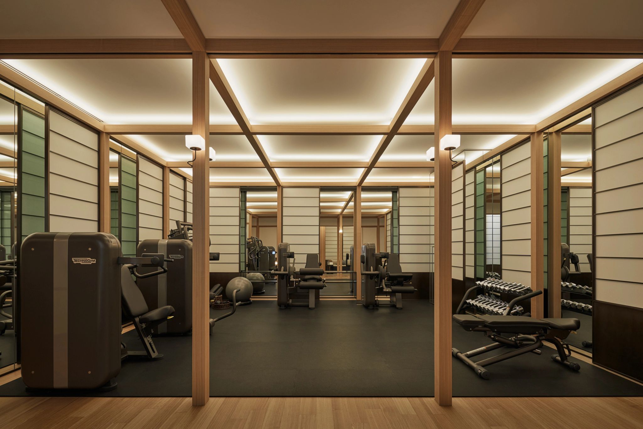 Academia academia - espaço fitness – aparelhos technogym