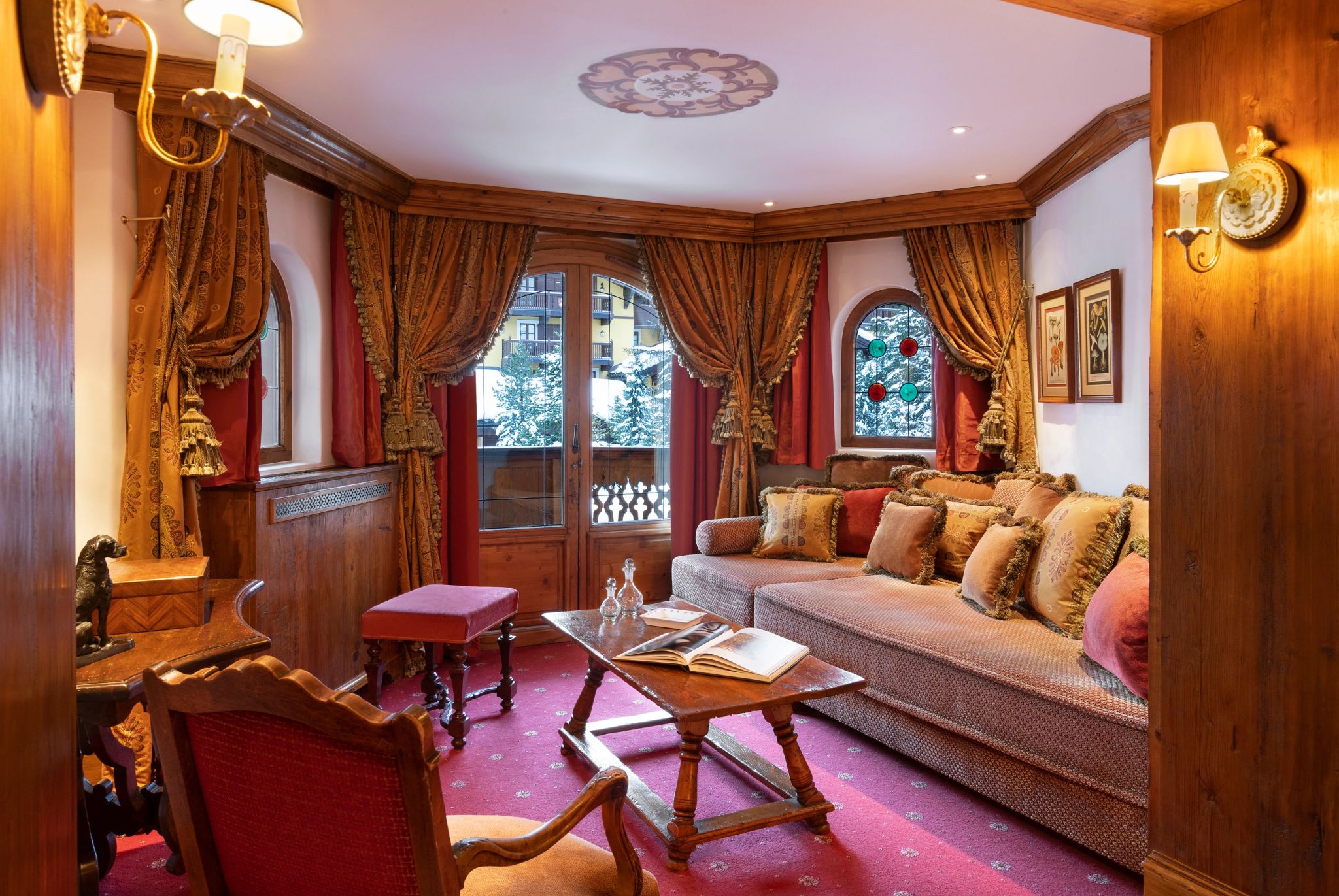 Deluxe decoraçao classica – sala de estar – suite com sala