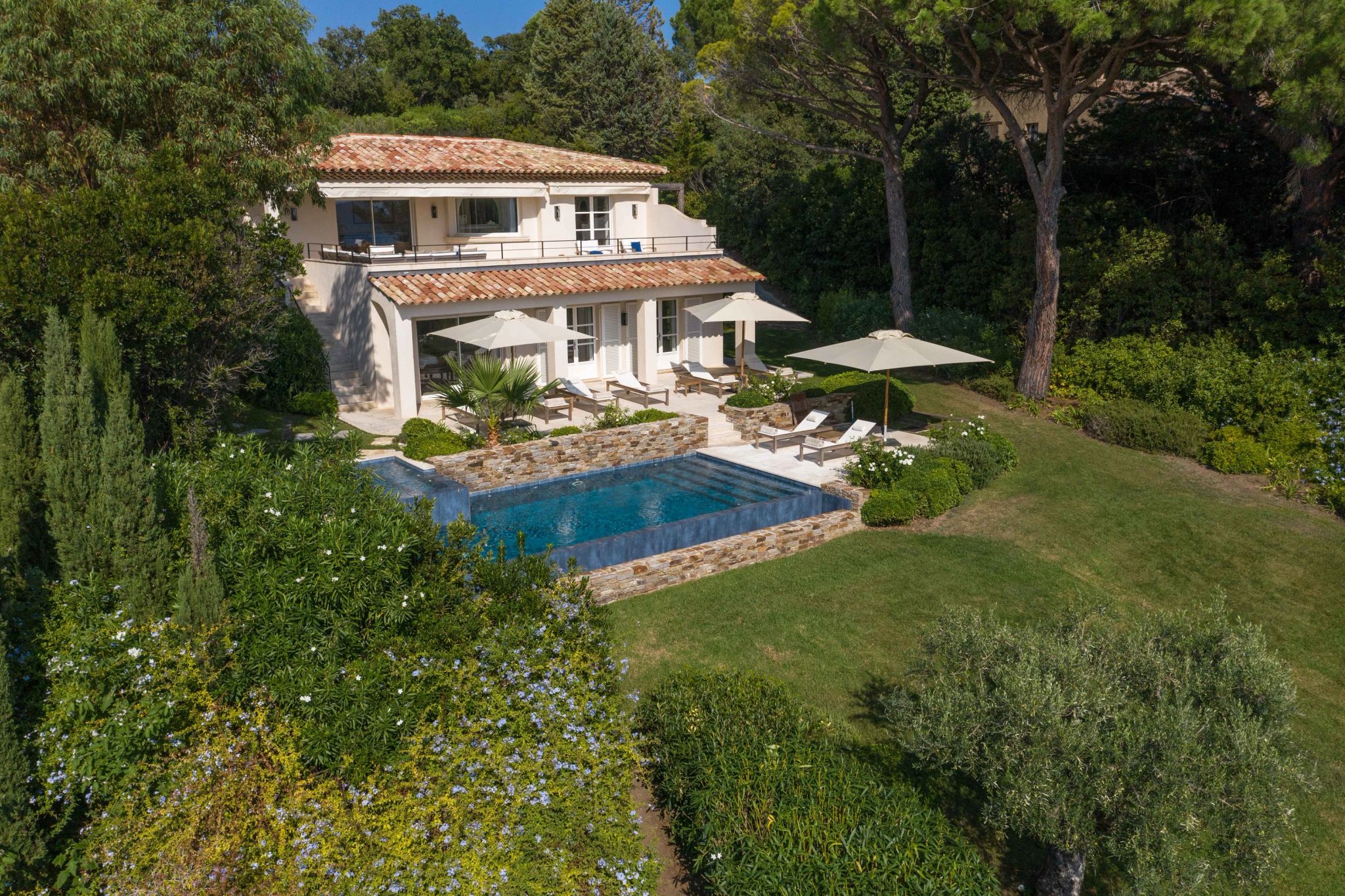 Villa 2 vial de luxo - natureza - pisicna externa - lazer o ar livre