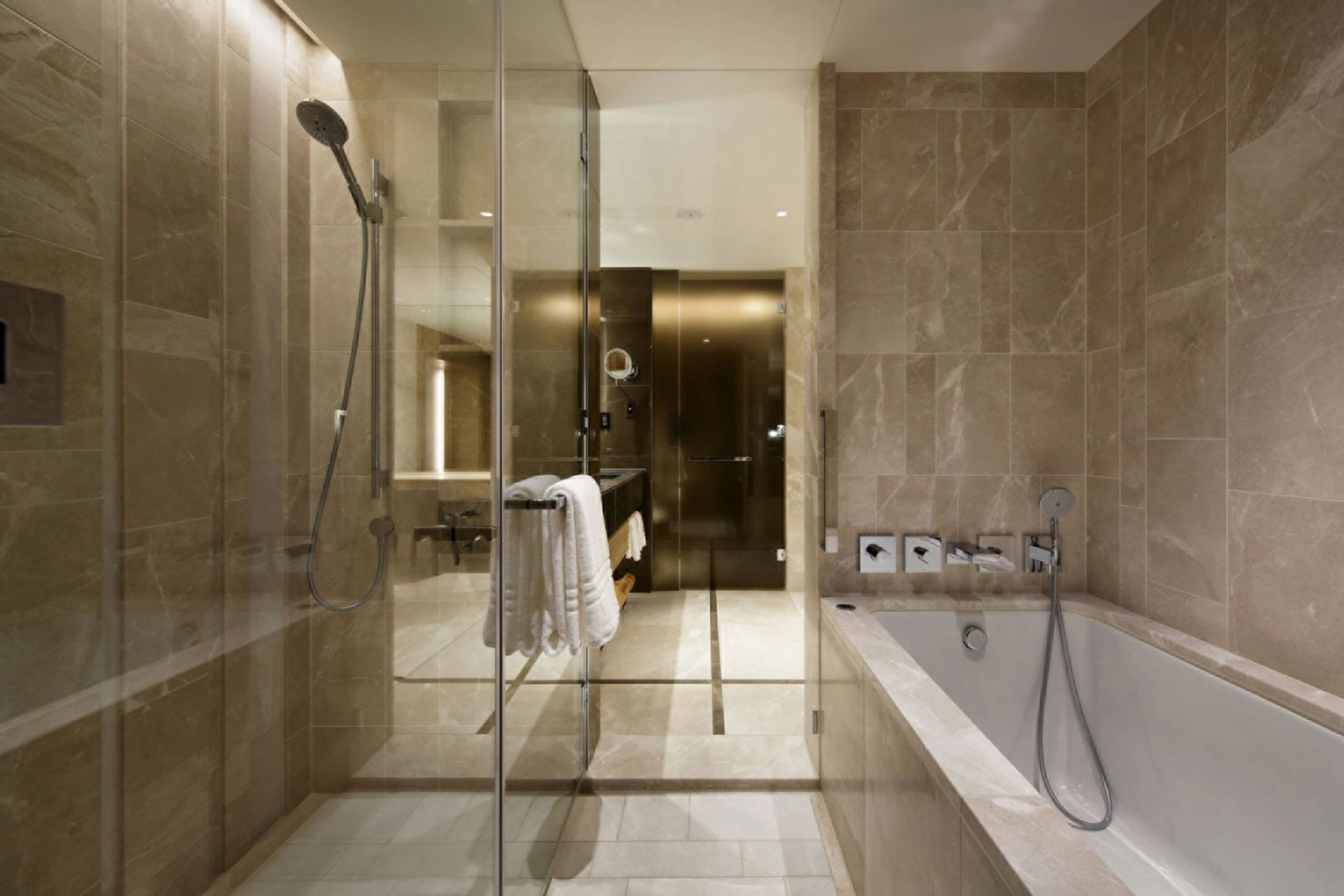 Premier King banheiro de hotel - banheira – decoracao de marmore