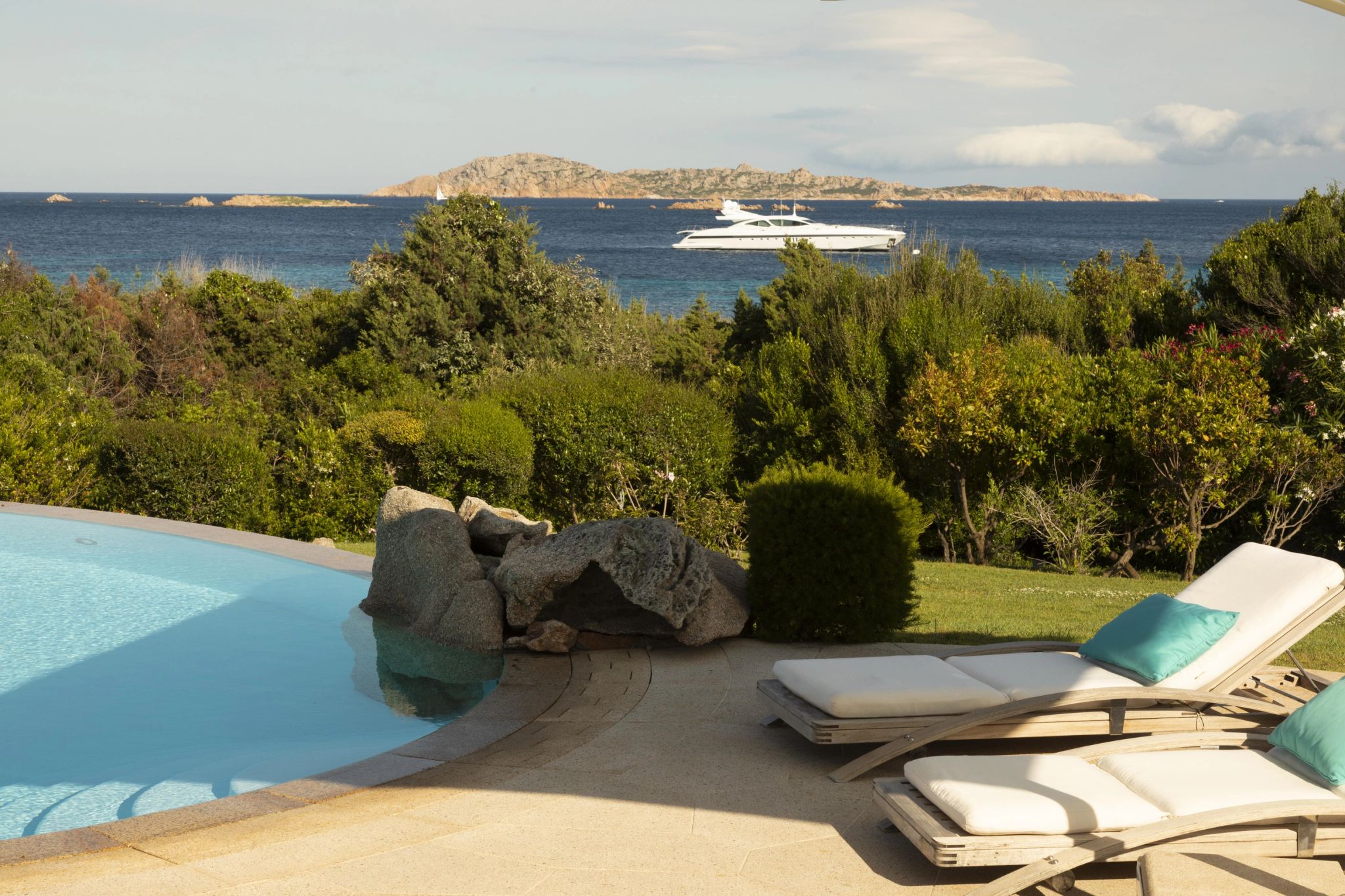 piscina privativa – vista mar – espreguicadeiras