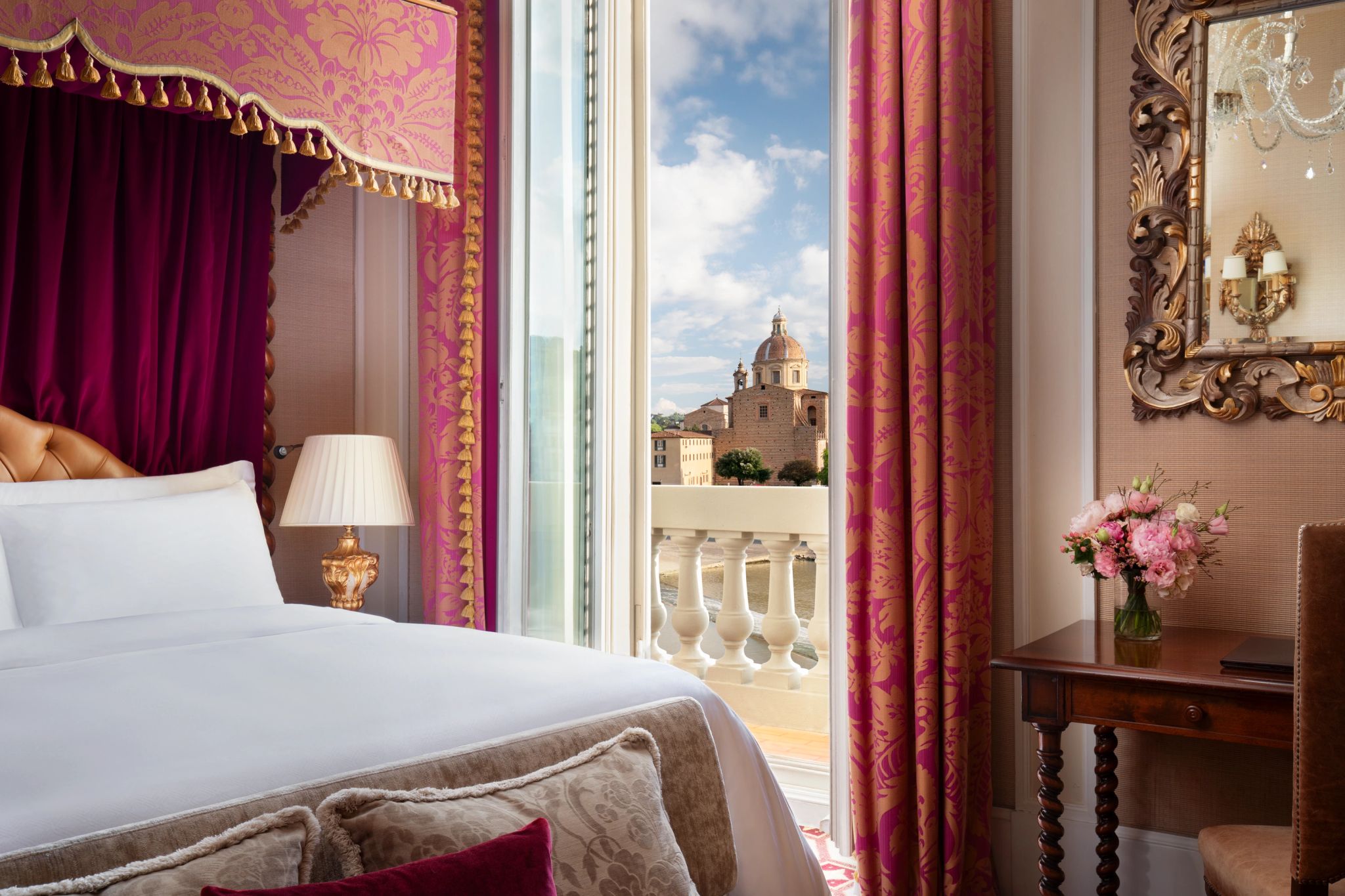 quarto de luxo- cama de casal - vista rio