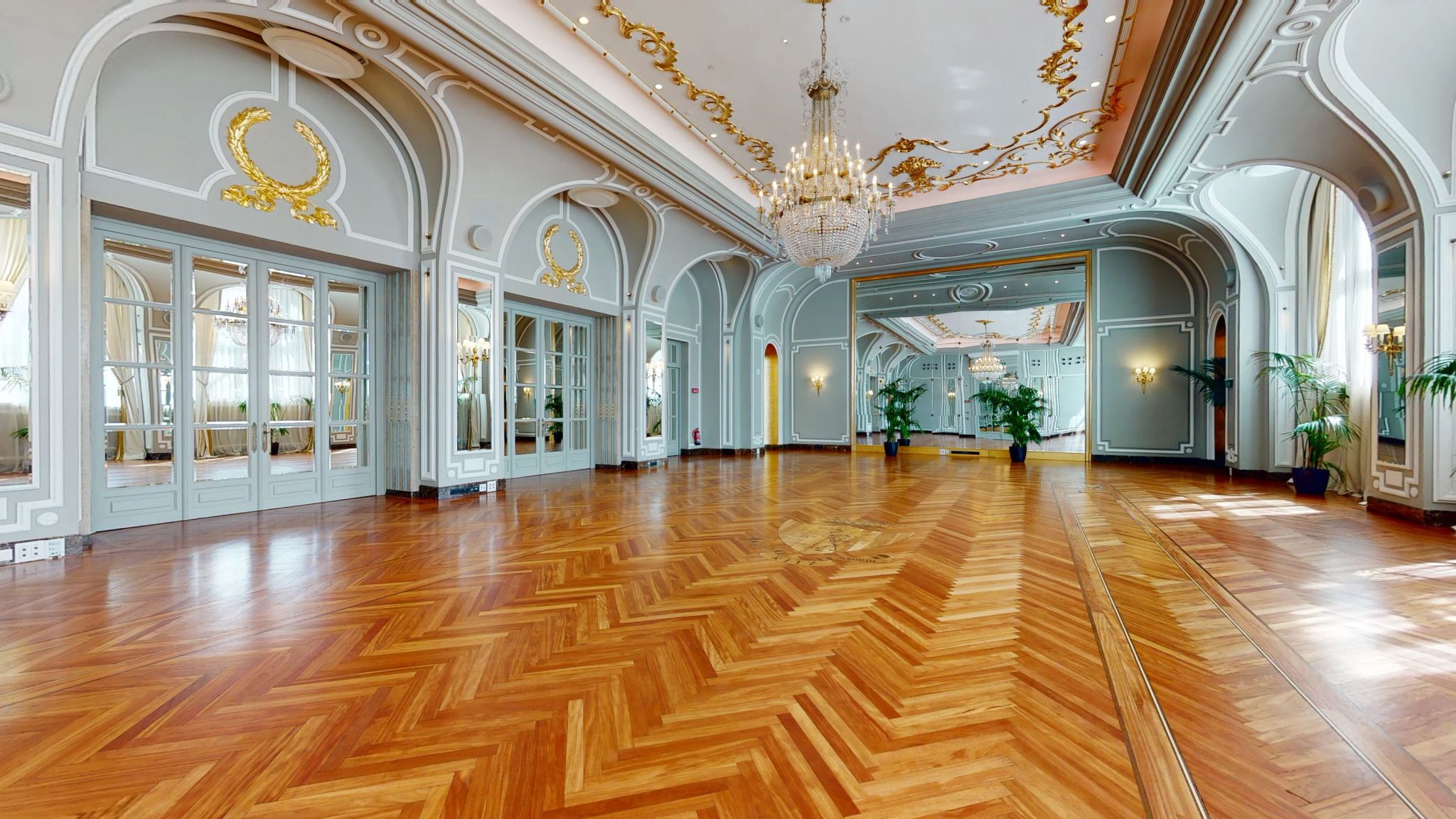 salao real - salao do palacio - piso em madeira - arquitetura palaciana