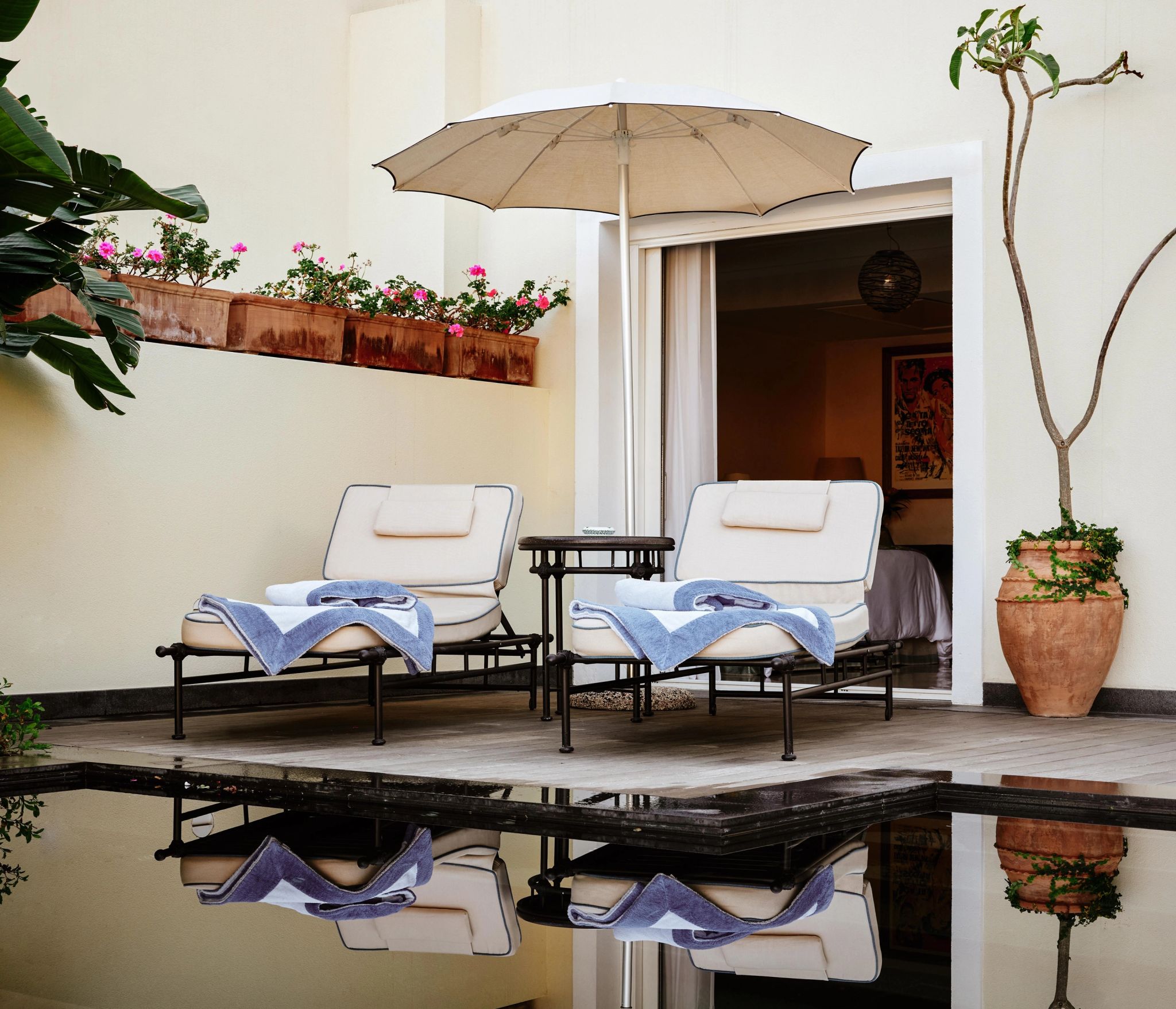 Ionica Pool Suite terraco mobiliado - suite com varanda - suite com piscina