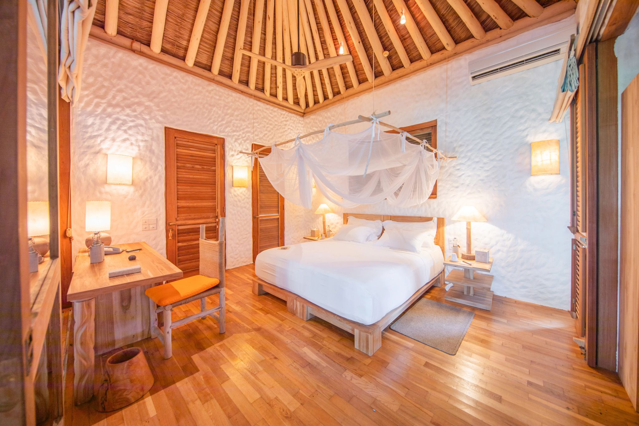 Crusoe Suite Pool piscina rodeada palmeiras - maldivas suite luxo - mar cristalino exclusivo