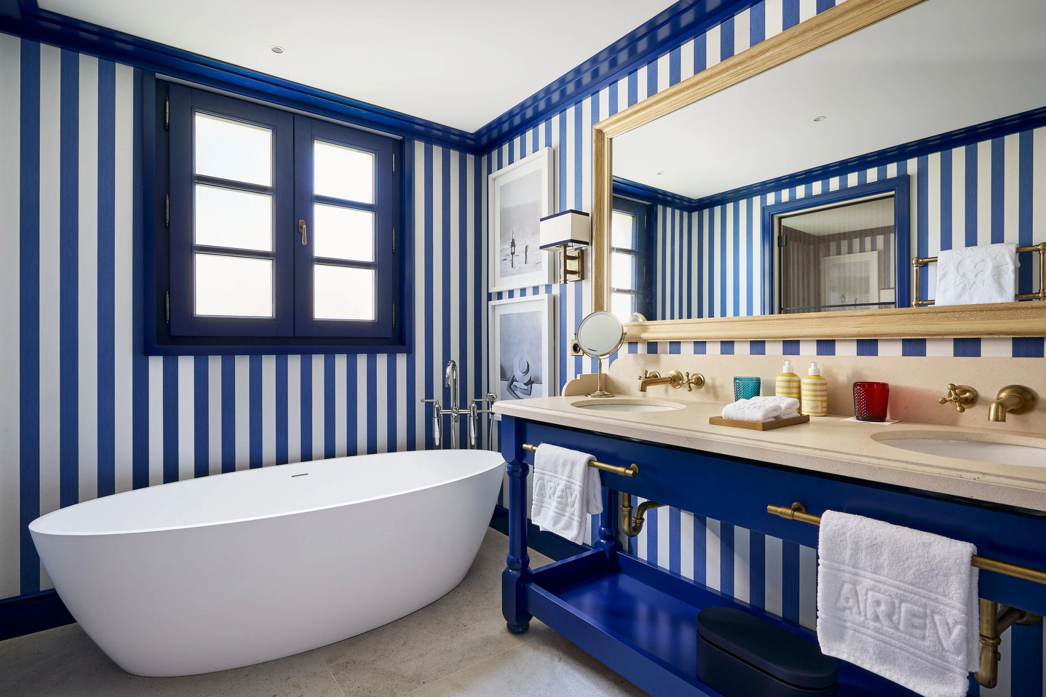 Junior Suite banheiro luxo - pia dupla - banheira de imersao