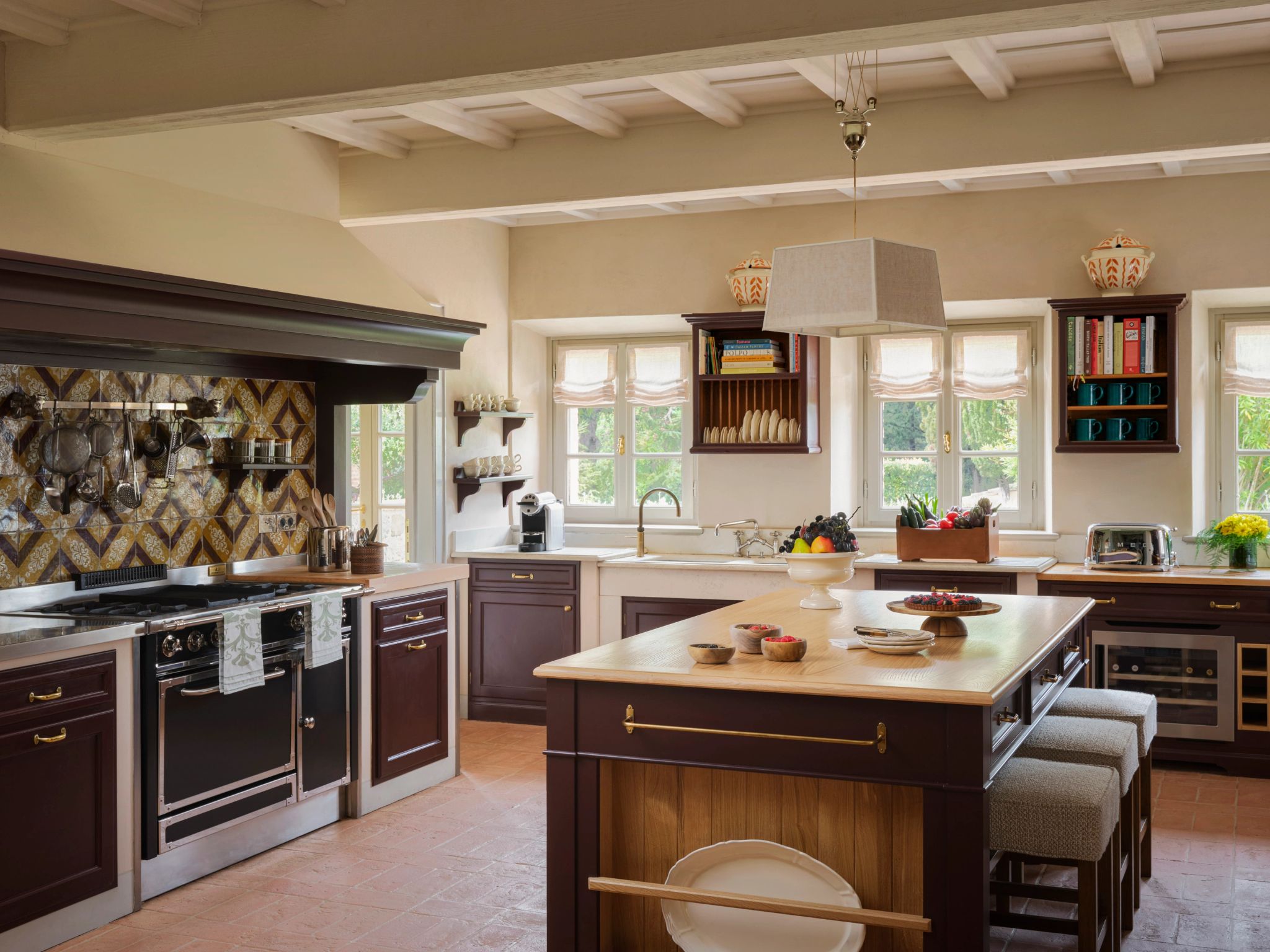 Villa Oliveira decoraçao classica – vila com cozinha – cozinha toscana