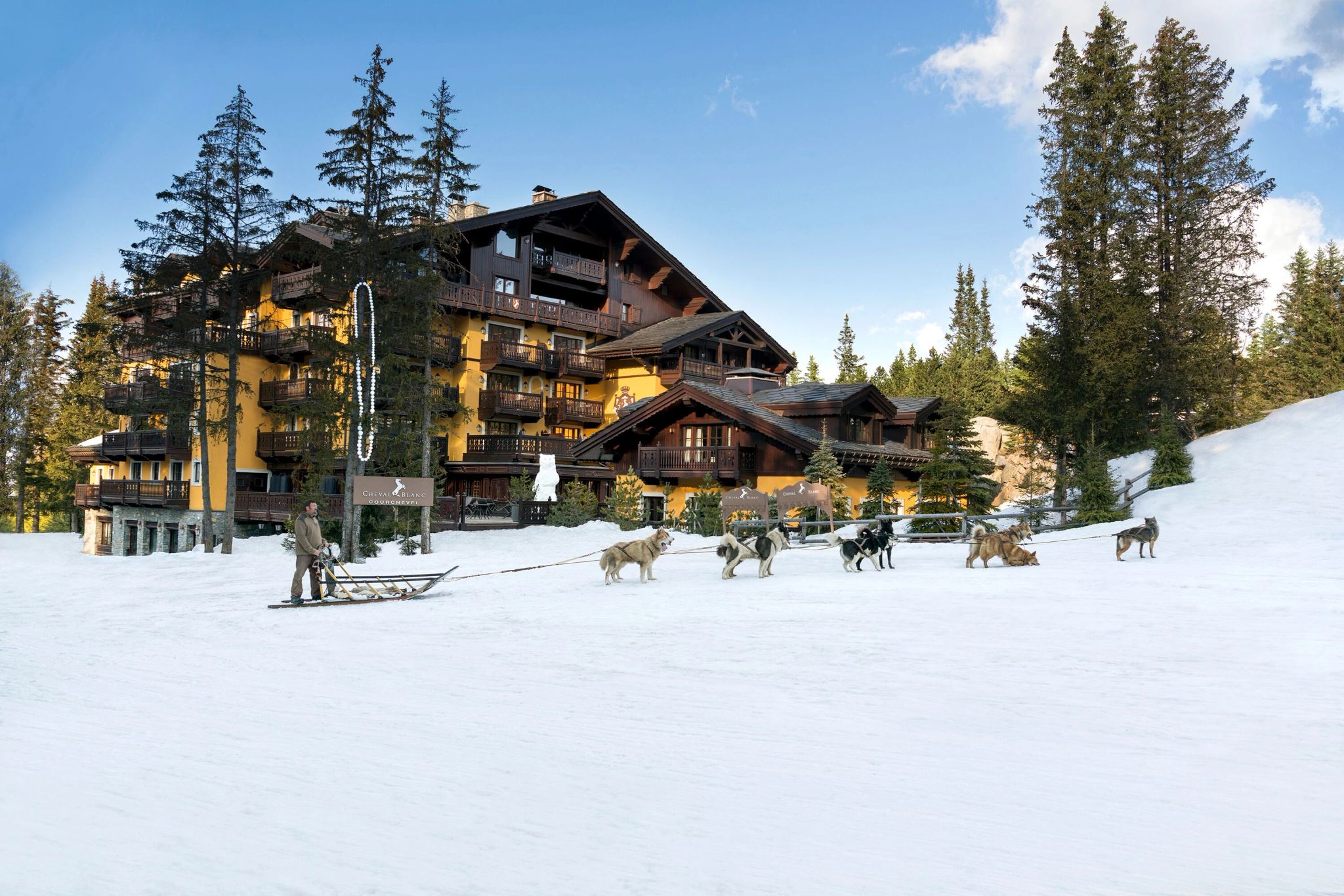 Cheval Blanc Courchevel arquitetura rustica – treno de caes - hotel na neve