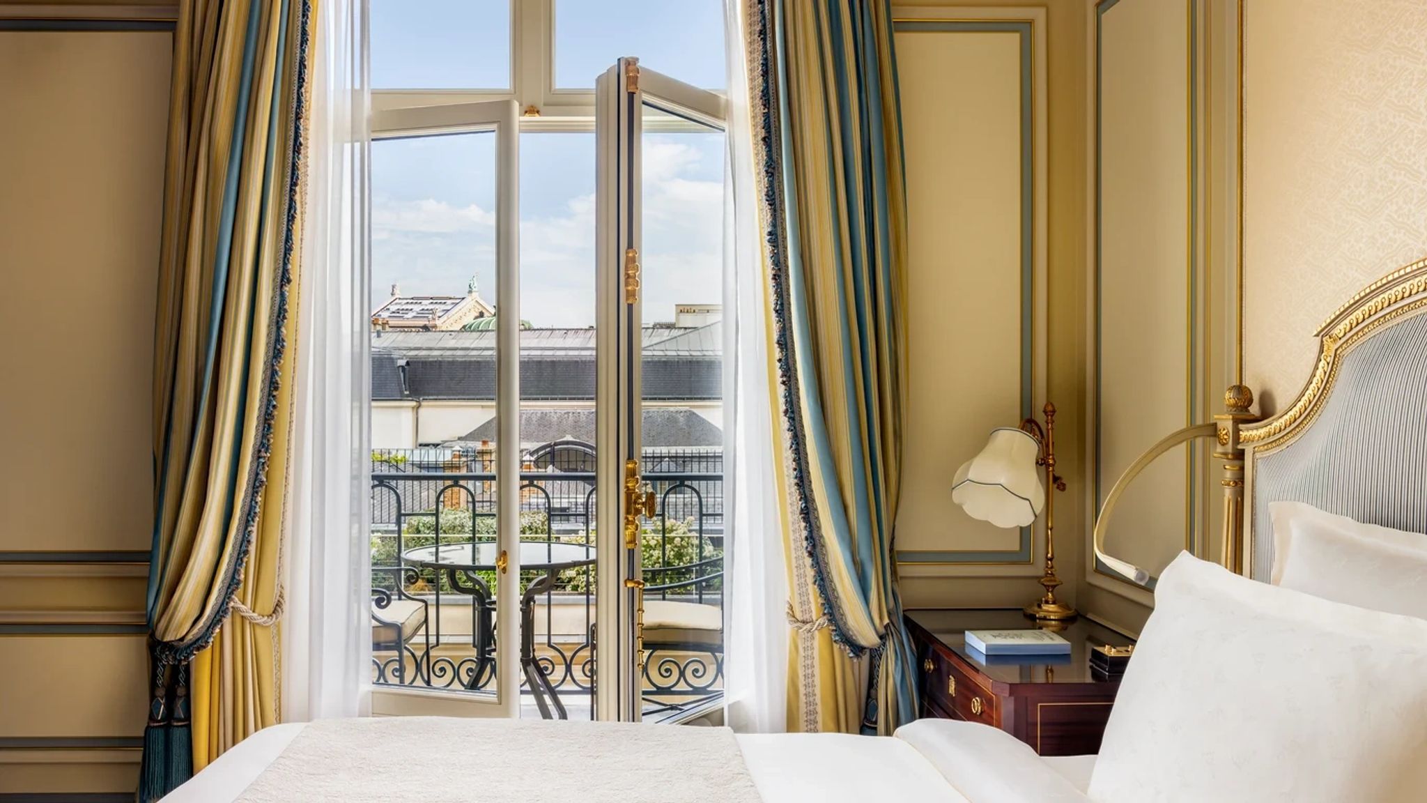estilo belle epoque quarto - cama luxo - ritz paris suites