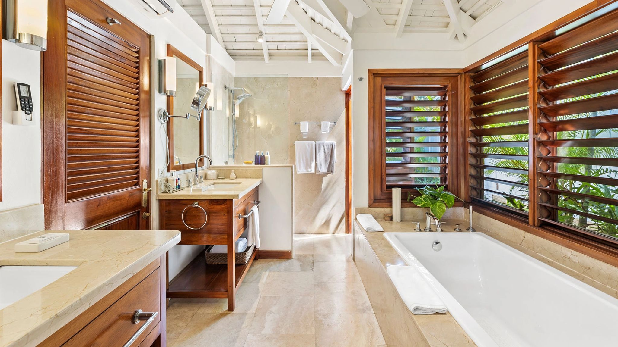 Two Bedroom Classic Villa no pool  banheiro de luxo - banheira de imersao - banheiro moderno