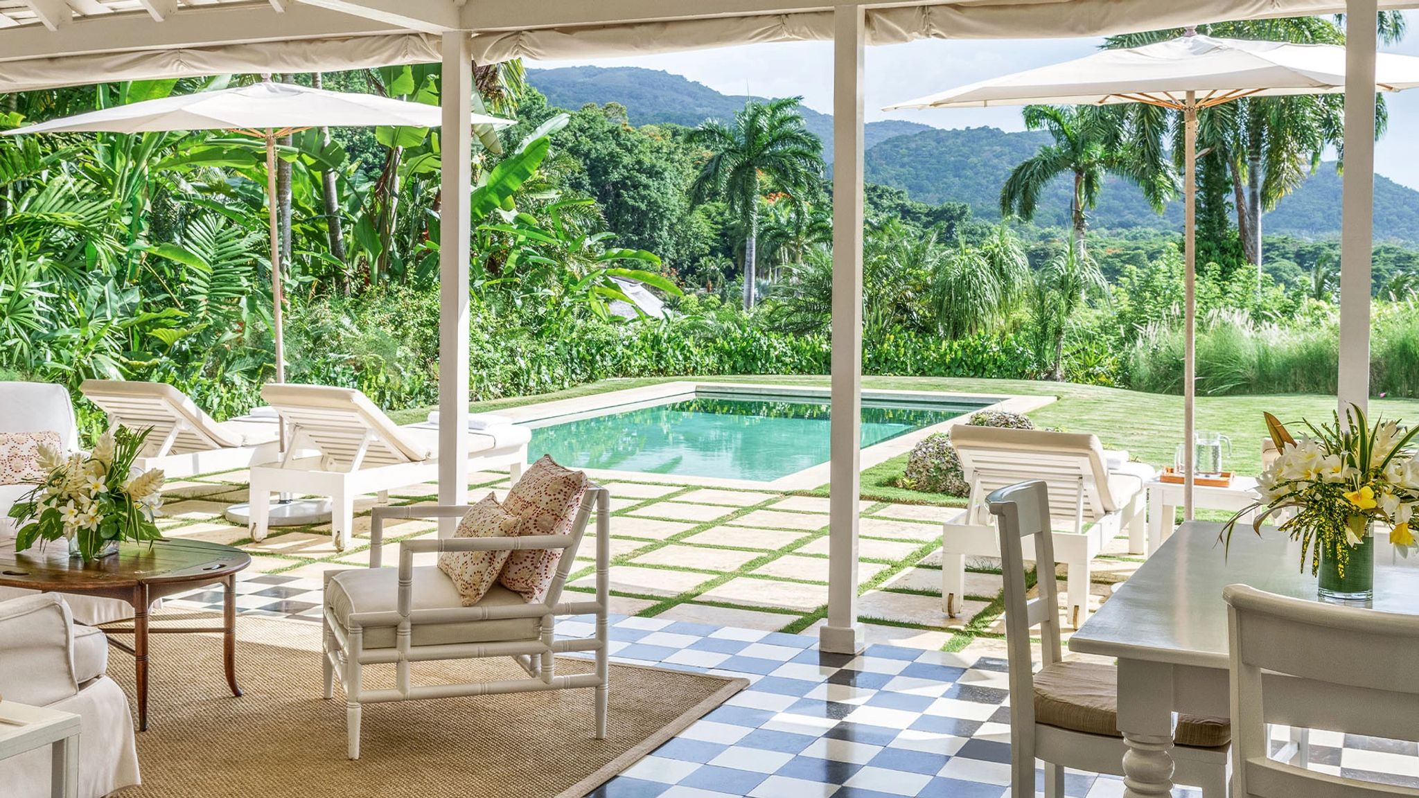 Two Bedroom Classic Villa vila com piscina - piscina externa - terraço mobiliado