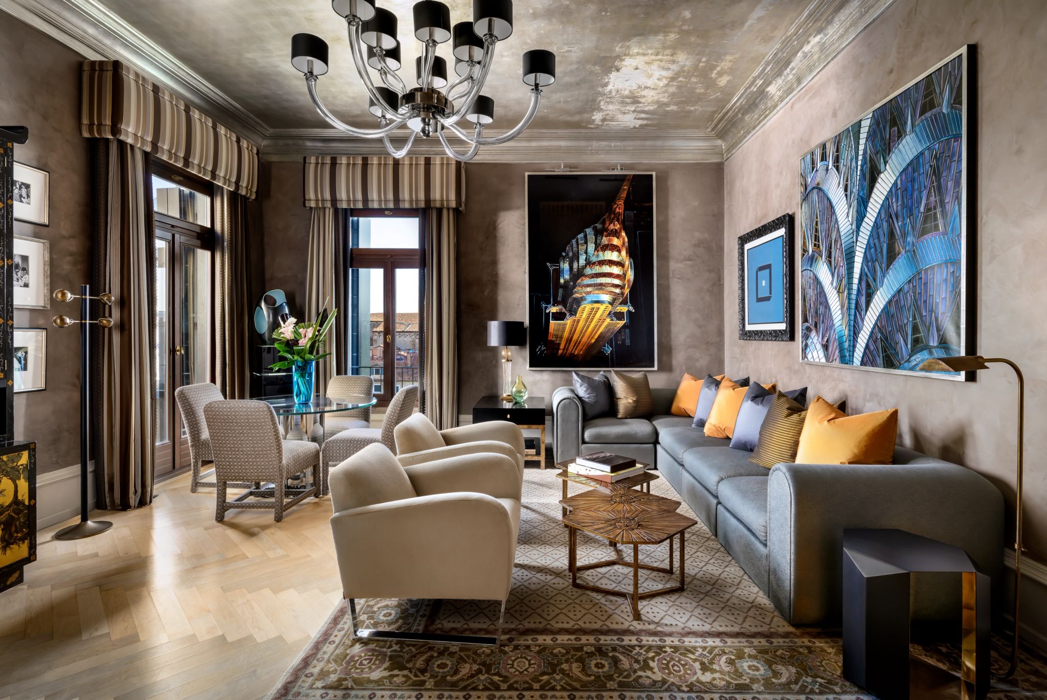 Patron Suite  hospedagem de alto padrao - sala de estar - mesa de jantar