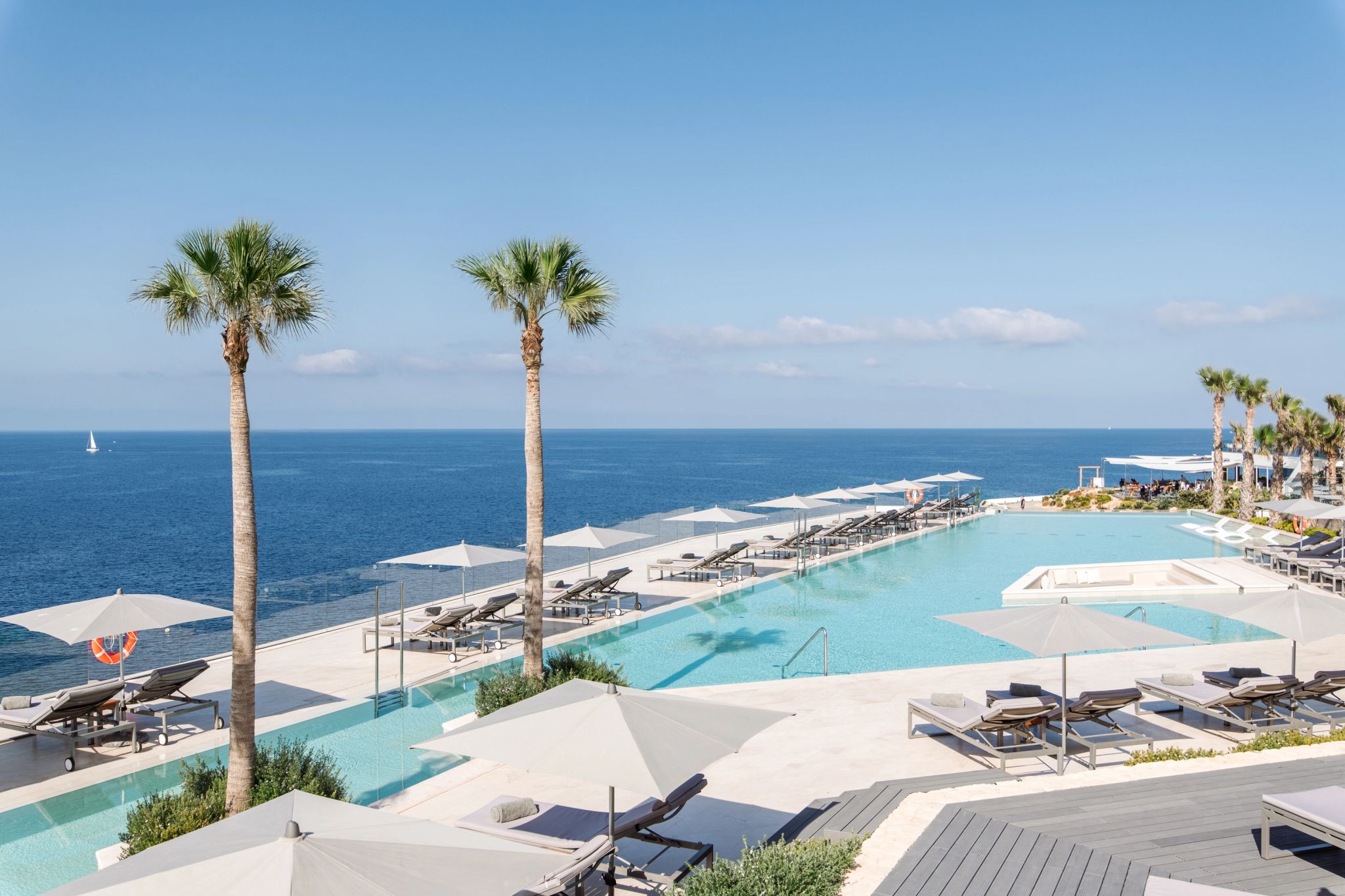 Piscina Externa piscina com espreguicadeiras – hotel em ibiza
