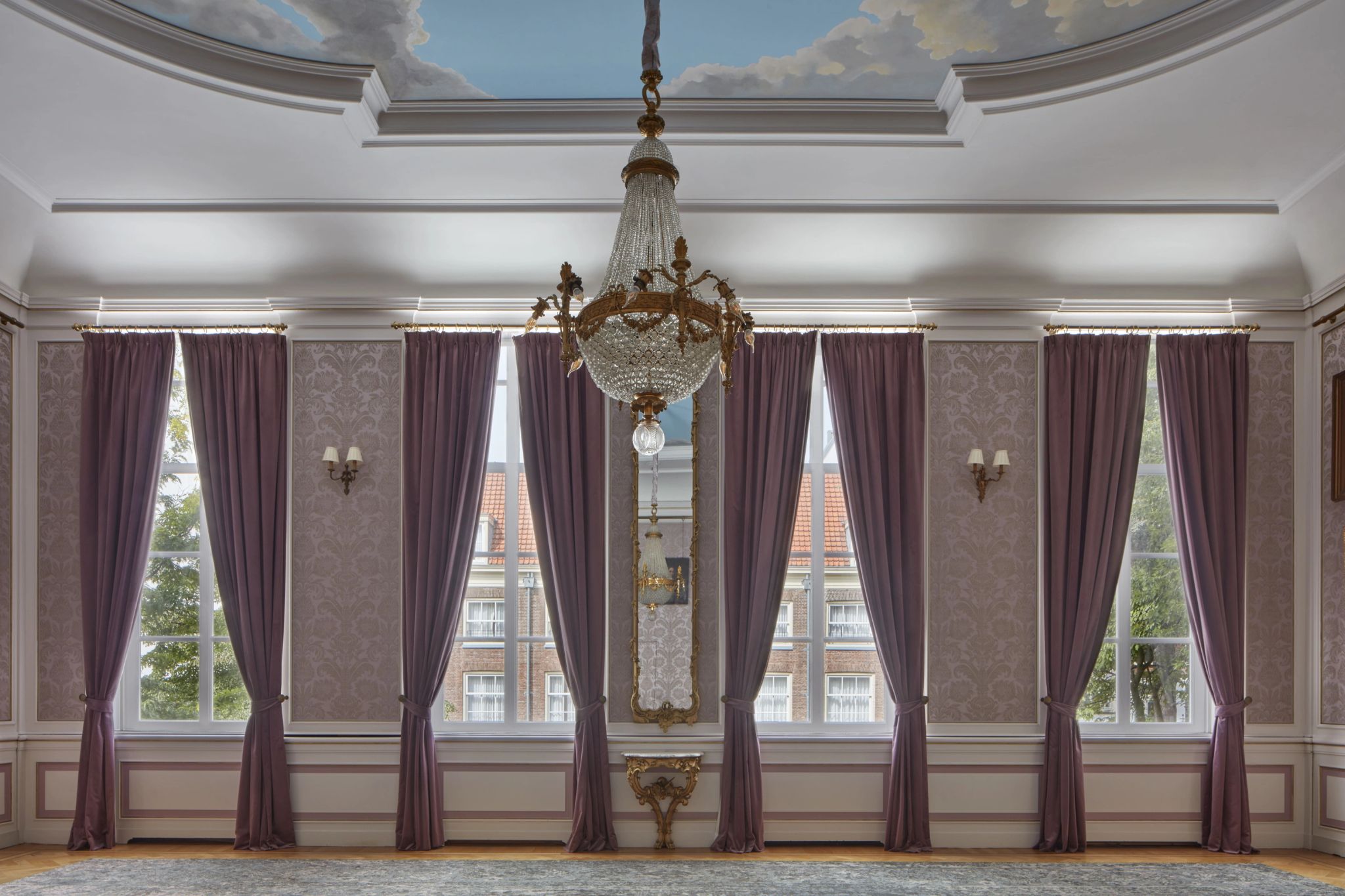 Saxenburg Room sala de eventos - cortinas e lustres - ambiente ceremonioso