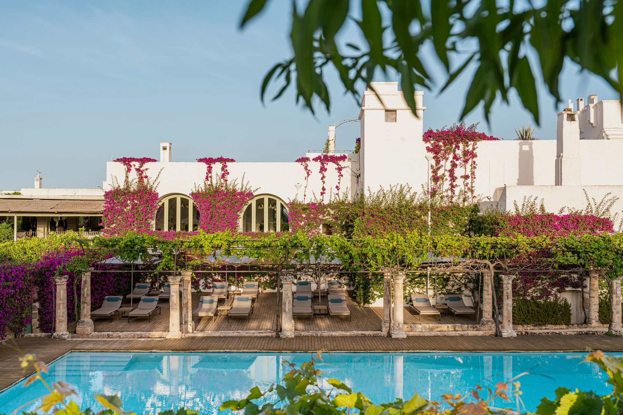 hotel com piscina - piscina ao ar livre - piscina externa - atividades de lazer