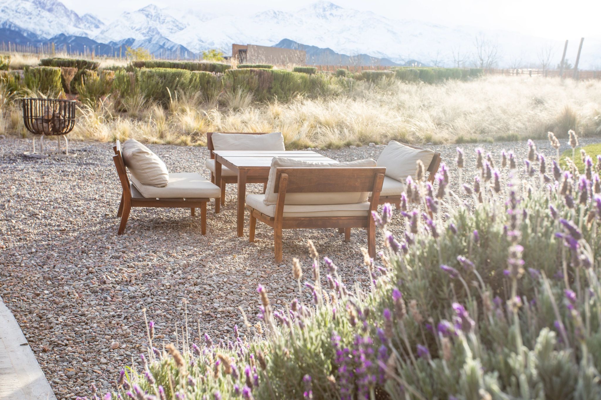 Exterior espaço externo com mobiliário confortável no hotel