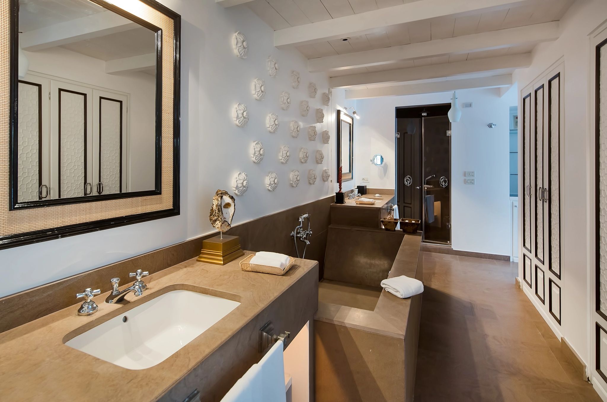 Comfort Suite Private Courtyard banheiro de luxo - banho premium – pia dupla – banheira