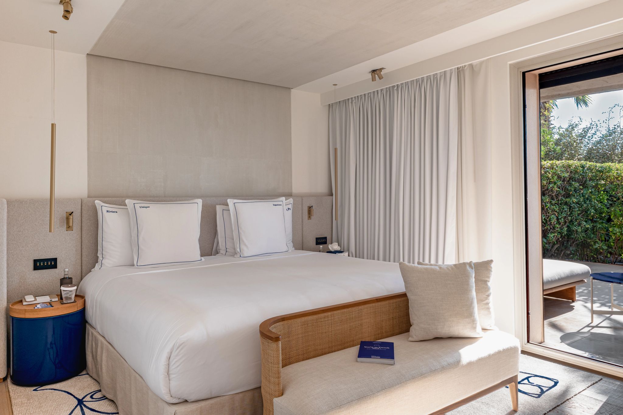 Ground Floor Suite cama king - suite moderna - suite com varanda