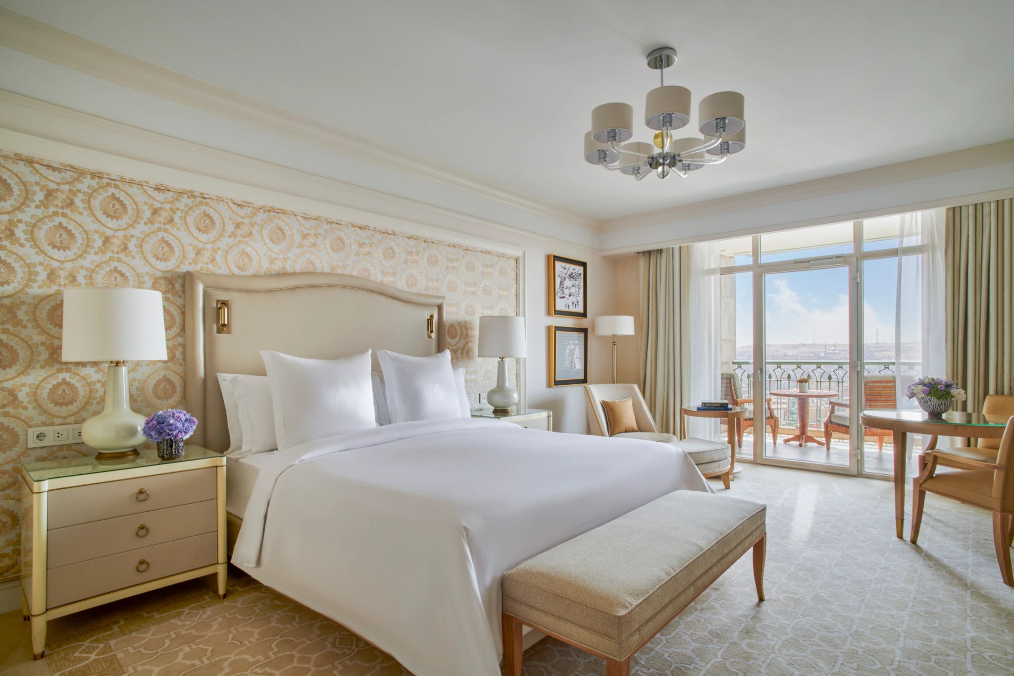 Premium Deluxe Citadel View cama de luxo – cabecalho estofado – suite sofisticada