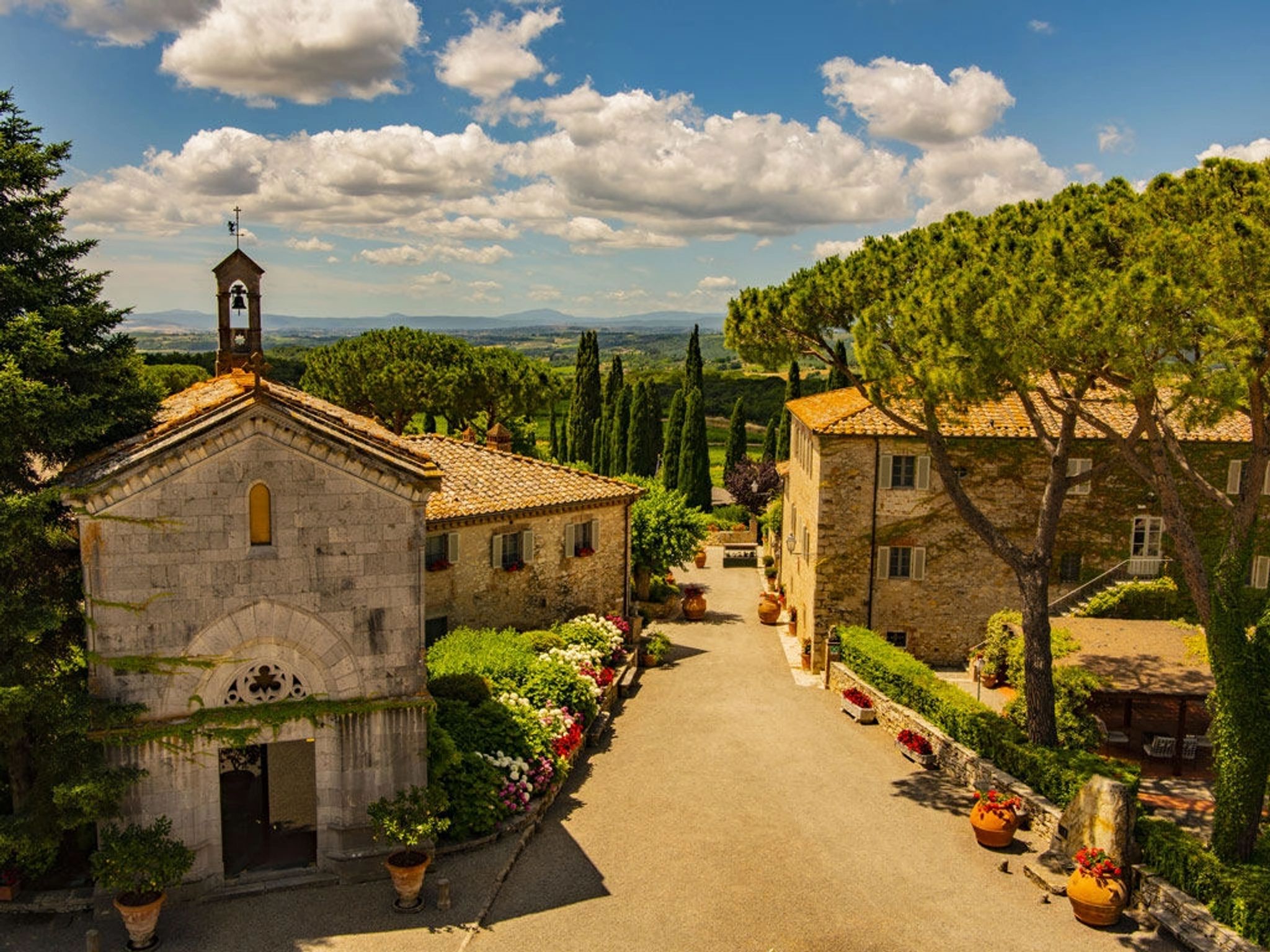 arquitetura italiana - borgo toscana – cipreste italiano - vinicolas na itaia - villa medieval