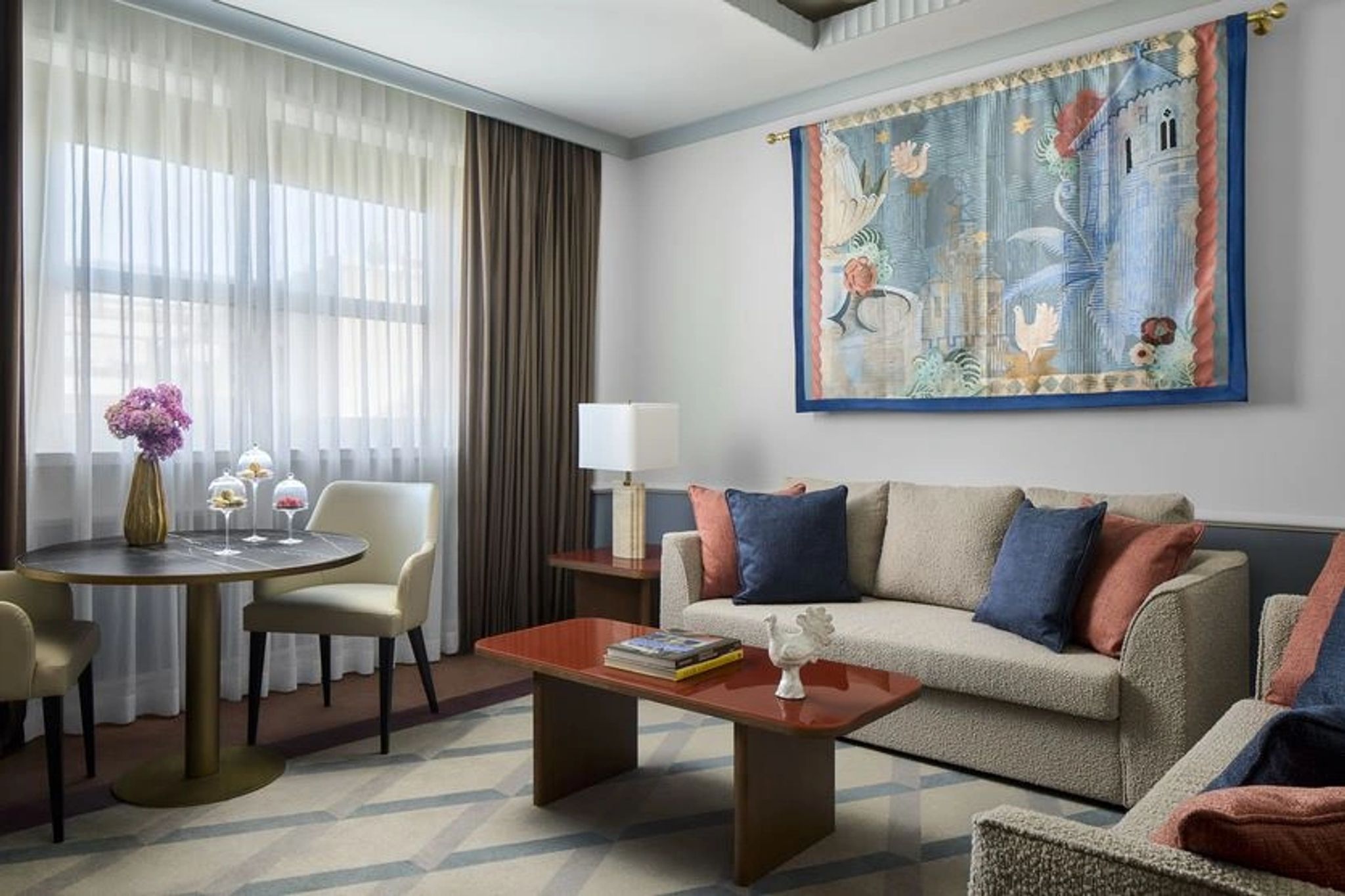 suite de luxo - sala de estar - decoracao sofisticada