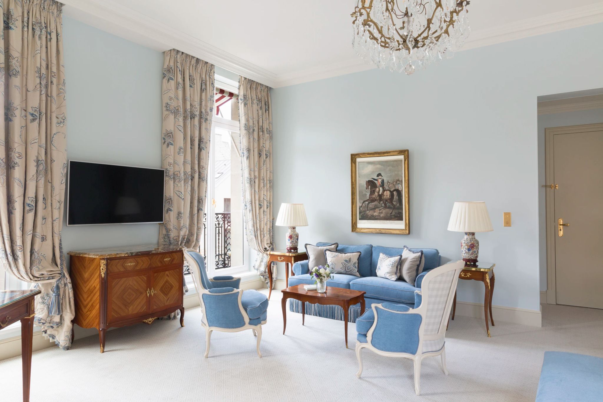 Presidential Suite  suite com sala - sala de estar classica - obras originais - obras valiosas