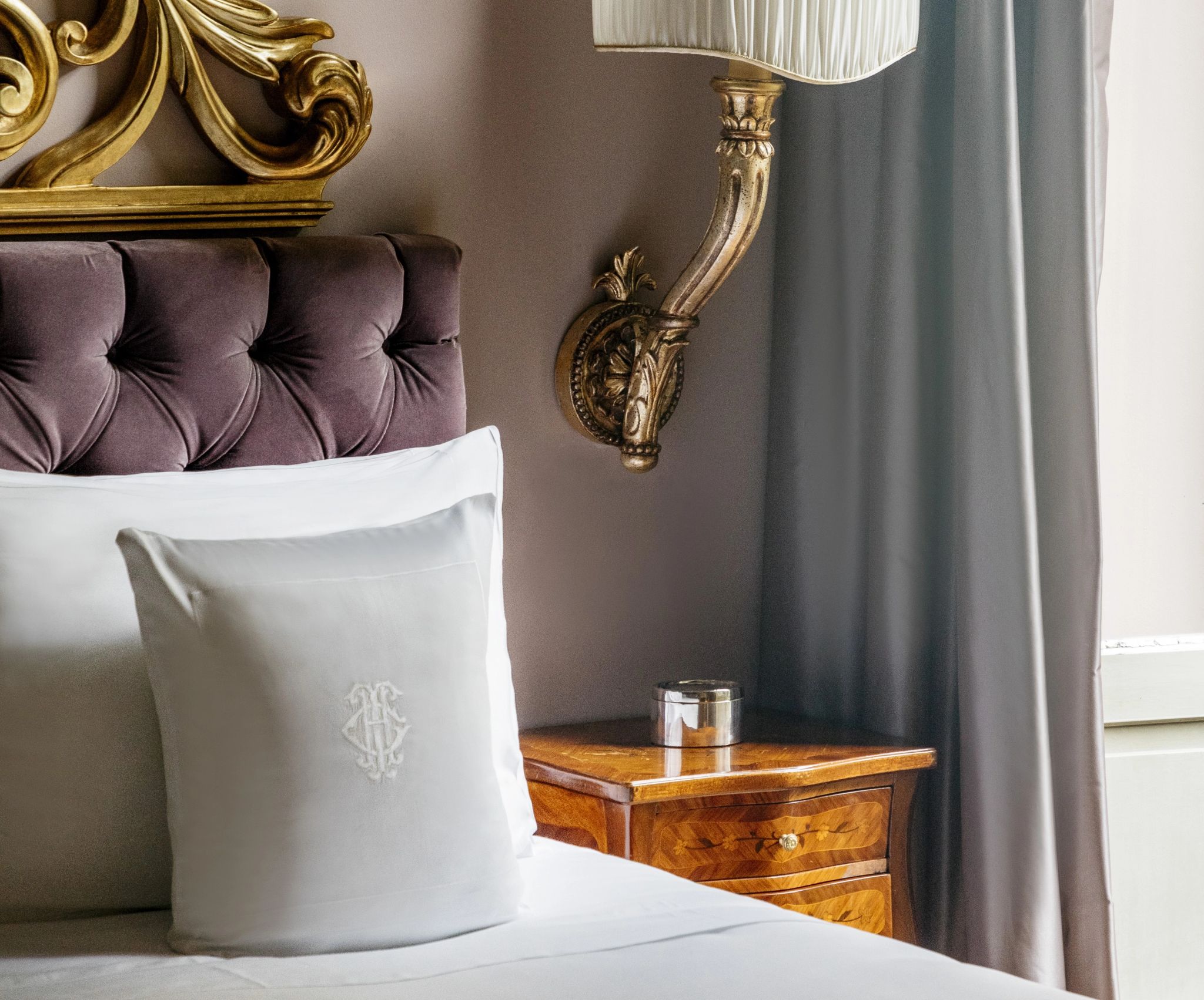 Lake View Deluxe quarto de hotel -  decoraçao classica – cama de casal