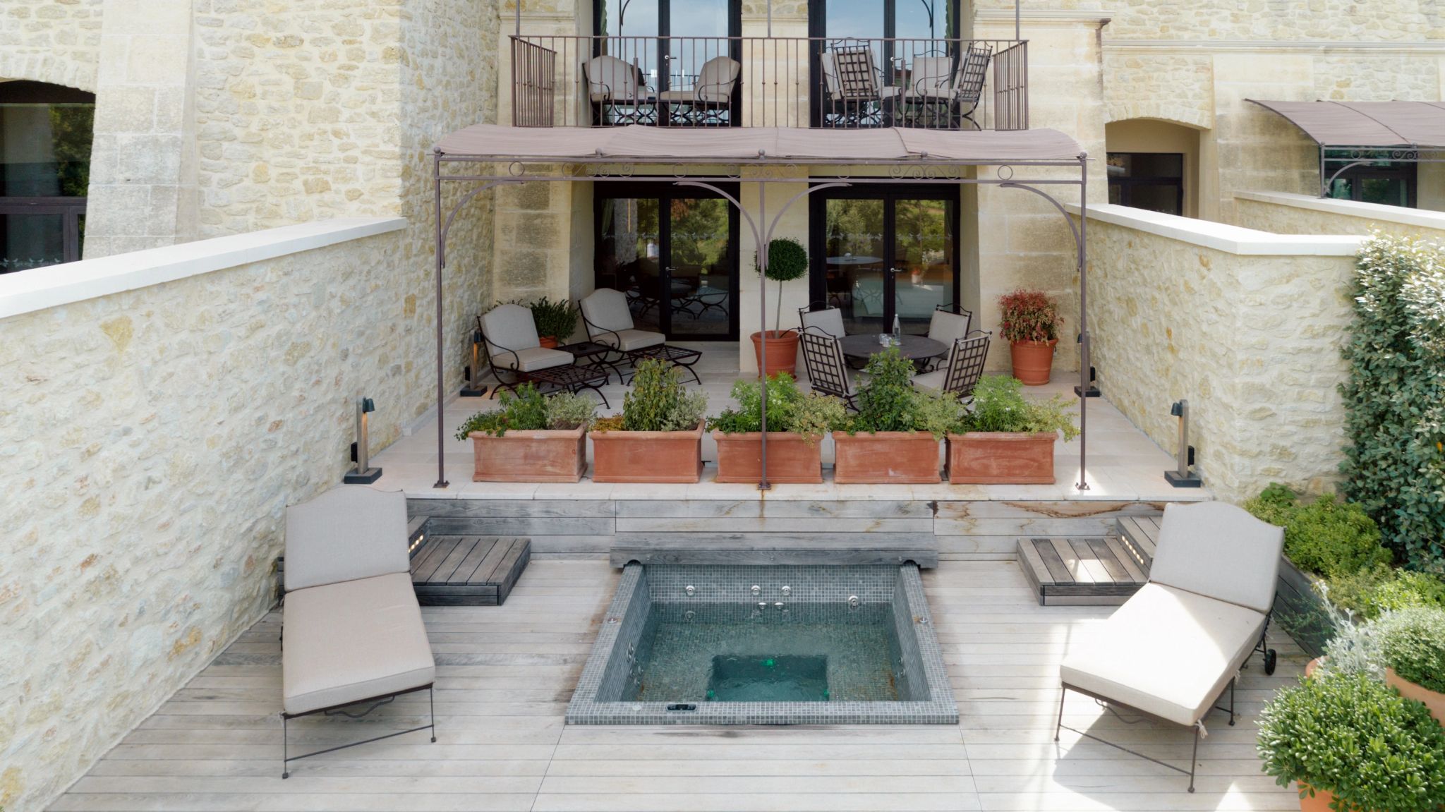 Calista Suite suite com terraço - suite ampla – design de luxo - jacuzzi - jacuzzi ao ar livre