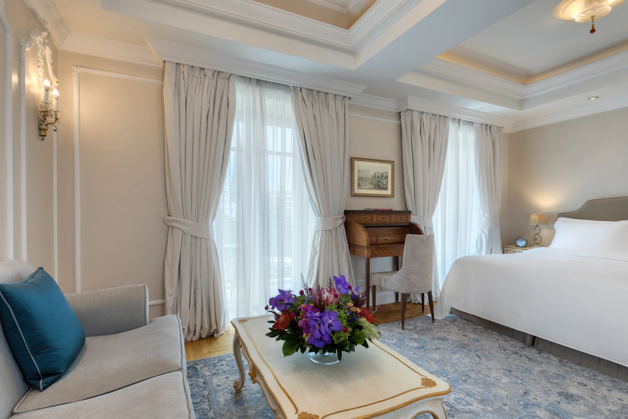 Deluxe King City View sofa confortavel - quarto com vista - quarto classico