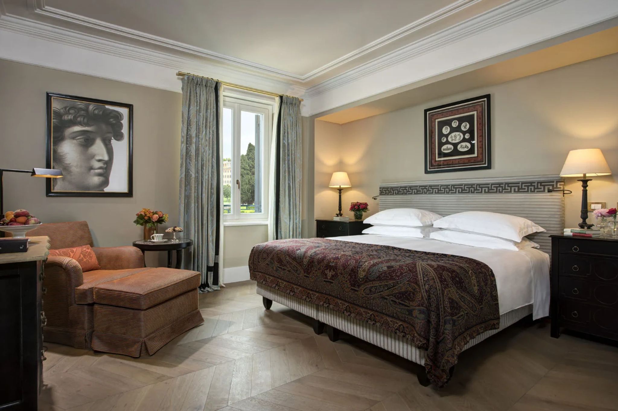 decoraçao classica - arte renascentista - suite em roma - quarto cama king