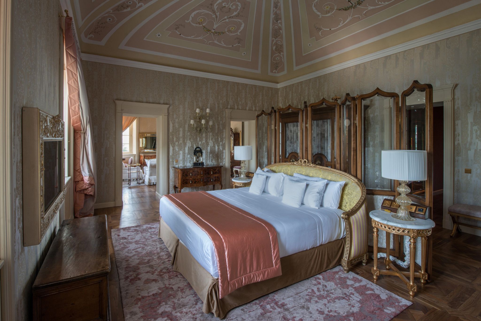Suite Norma in the Villa Lake View suite grande - decoraçao classica – suite casal