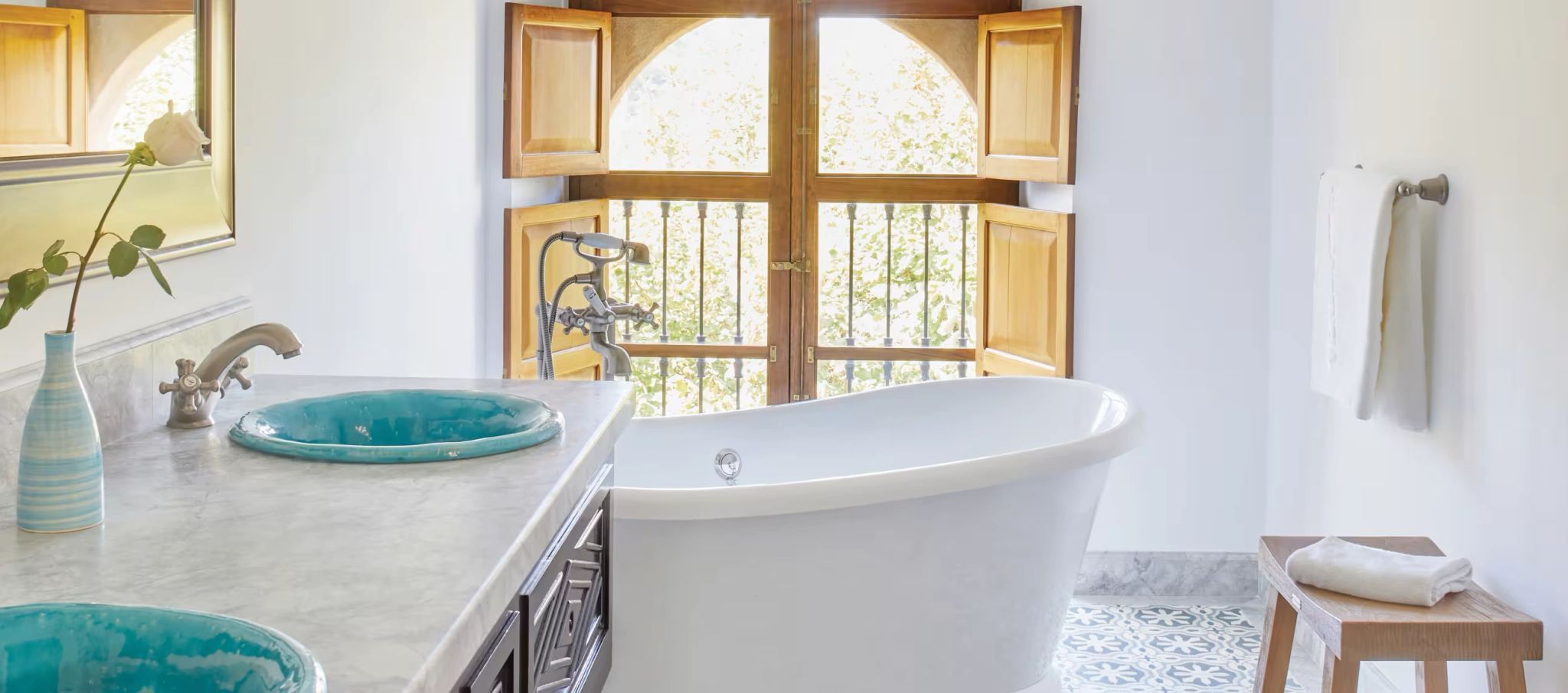 banheira grande - suite master - quarto premium