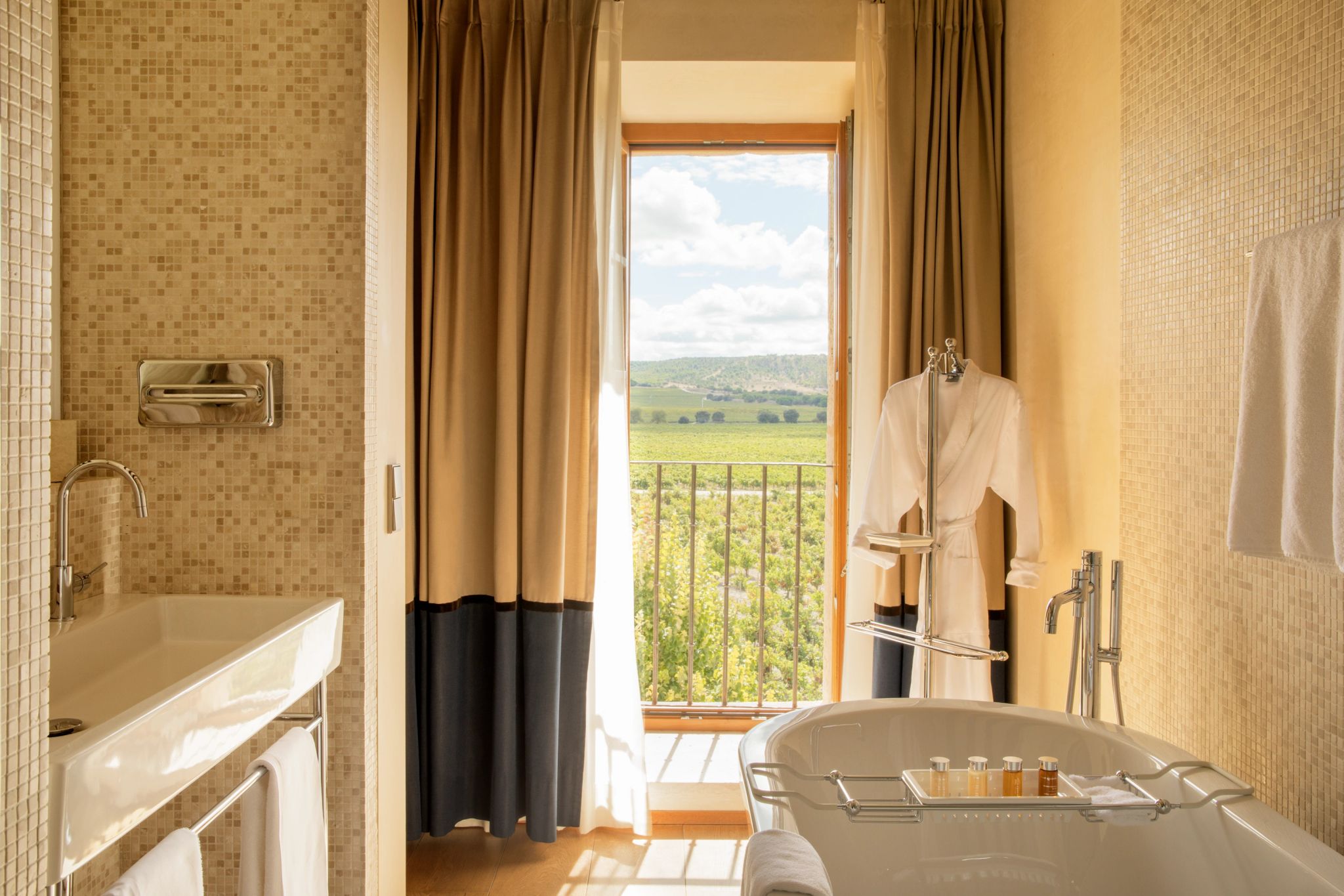 banheiro de luxo - banheira de imersao - vista panoramica