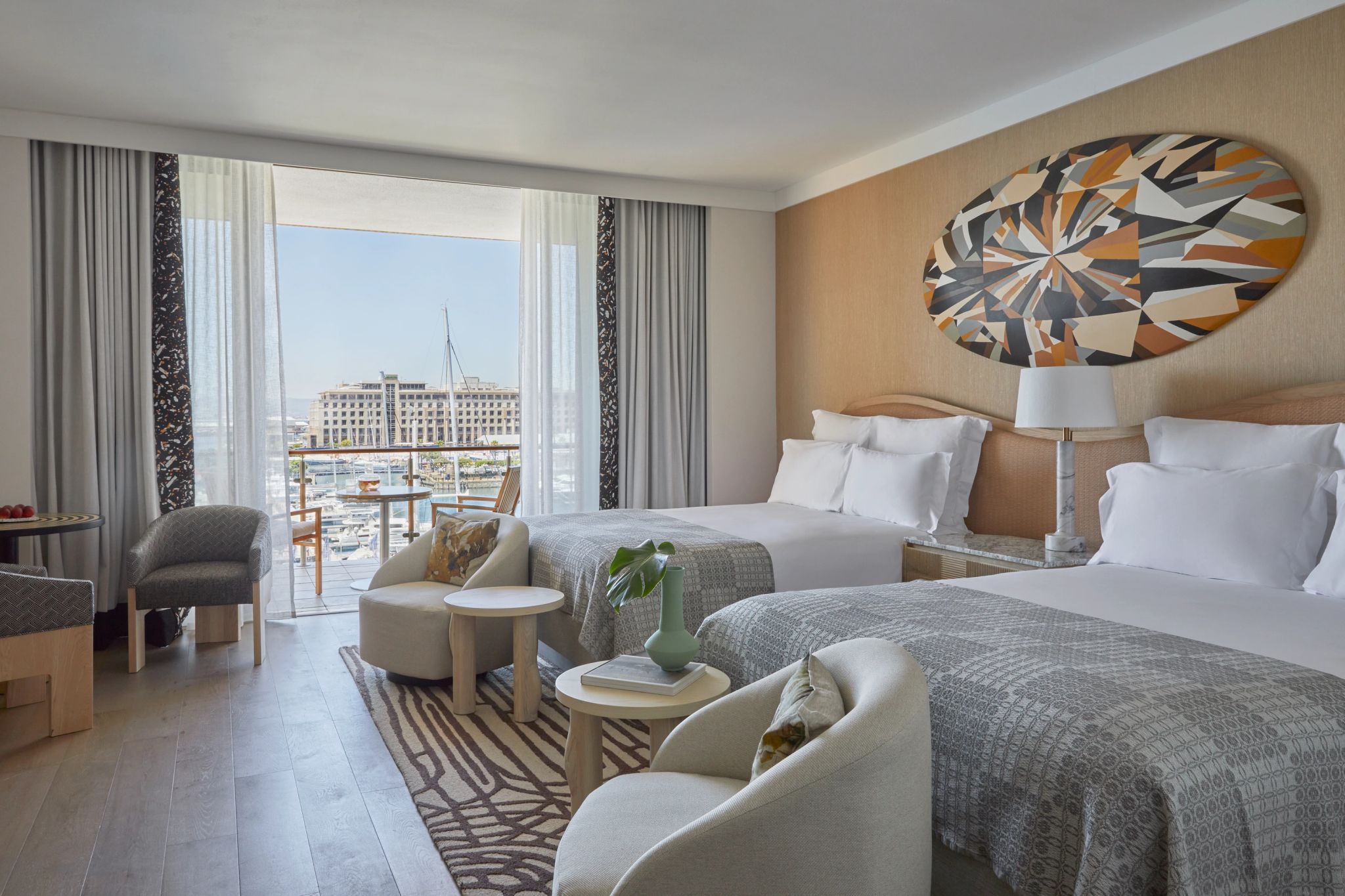 camas queen - quarto com varanda - quarto amplo - quarto moderno