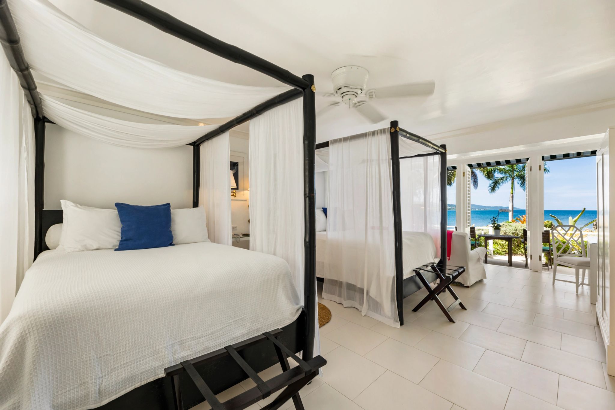 Premium Oceanfront Balcony Double  quarto moderno - quarto com duas camas - quarto frente mar