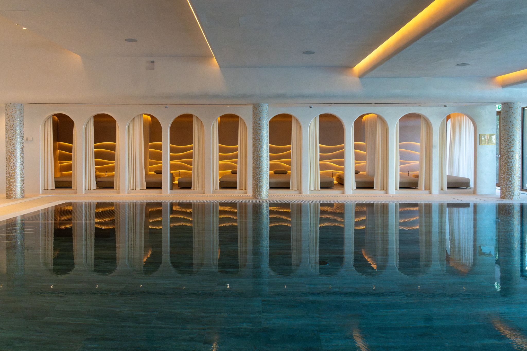 piscina aquecida - piscina de luxo - hotel com piscina - piscina coberta - piscina