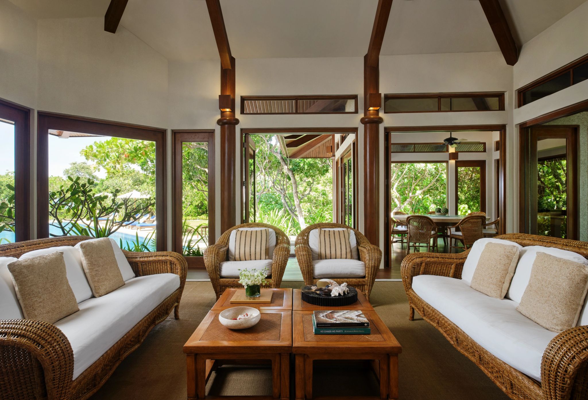 Four Bedroom Palawan Villa sala de estar - sala moderna - arquitetura em madeira