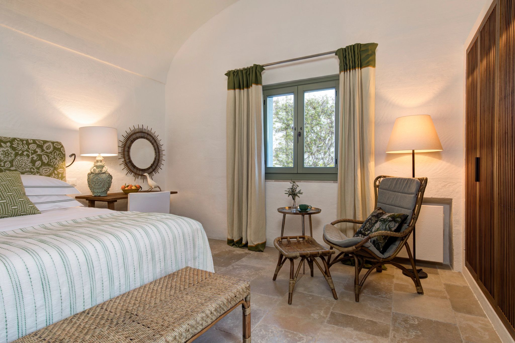 Deluxe Room Terrace and Garden cama king - quarto casal – design de luxo – quarto com vista - quarto espaçoso - quarto de hotel